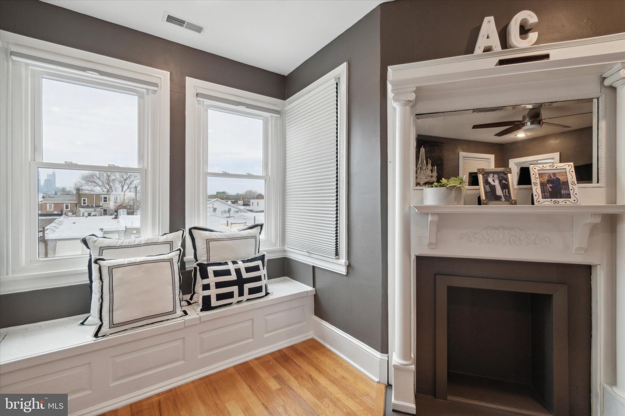 1312 E COLUMBIA AVENUE