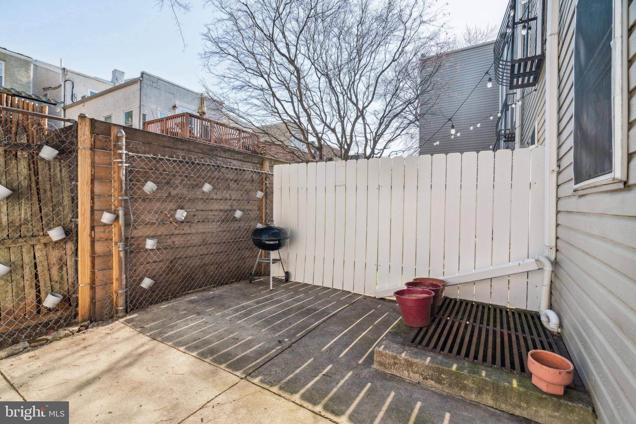 1553 E HEWSON STREET