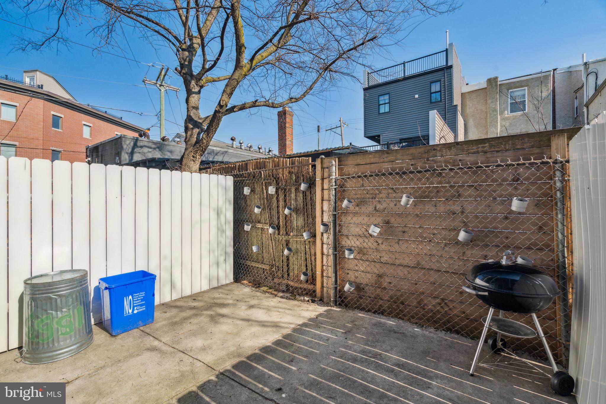 1553 E HEWSON STREET