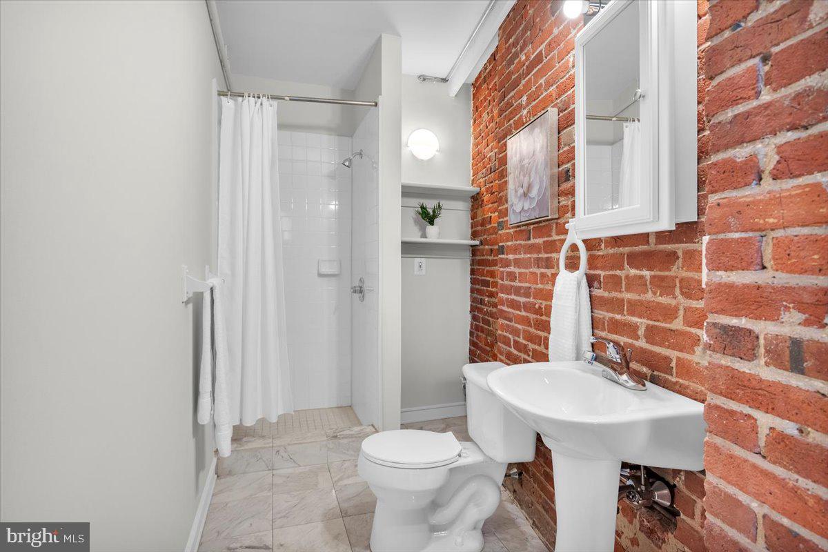810 N HANCOCK STREET 7