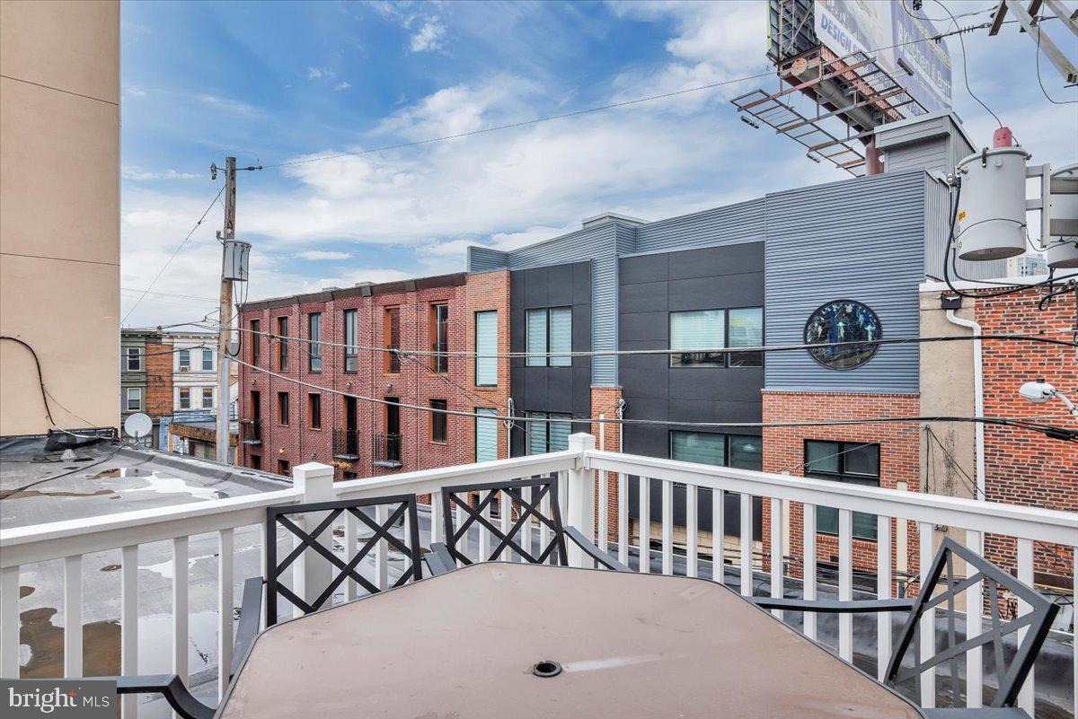 810 N HANCOCK STREET 7