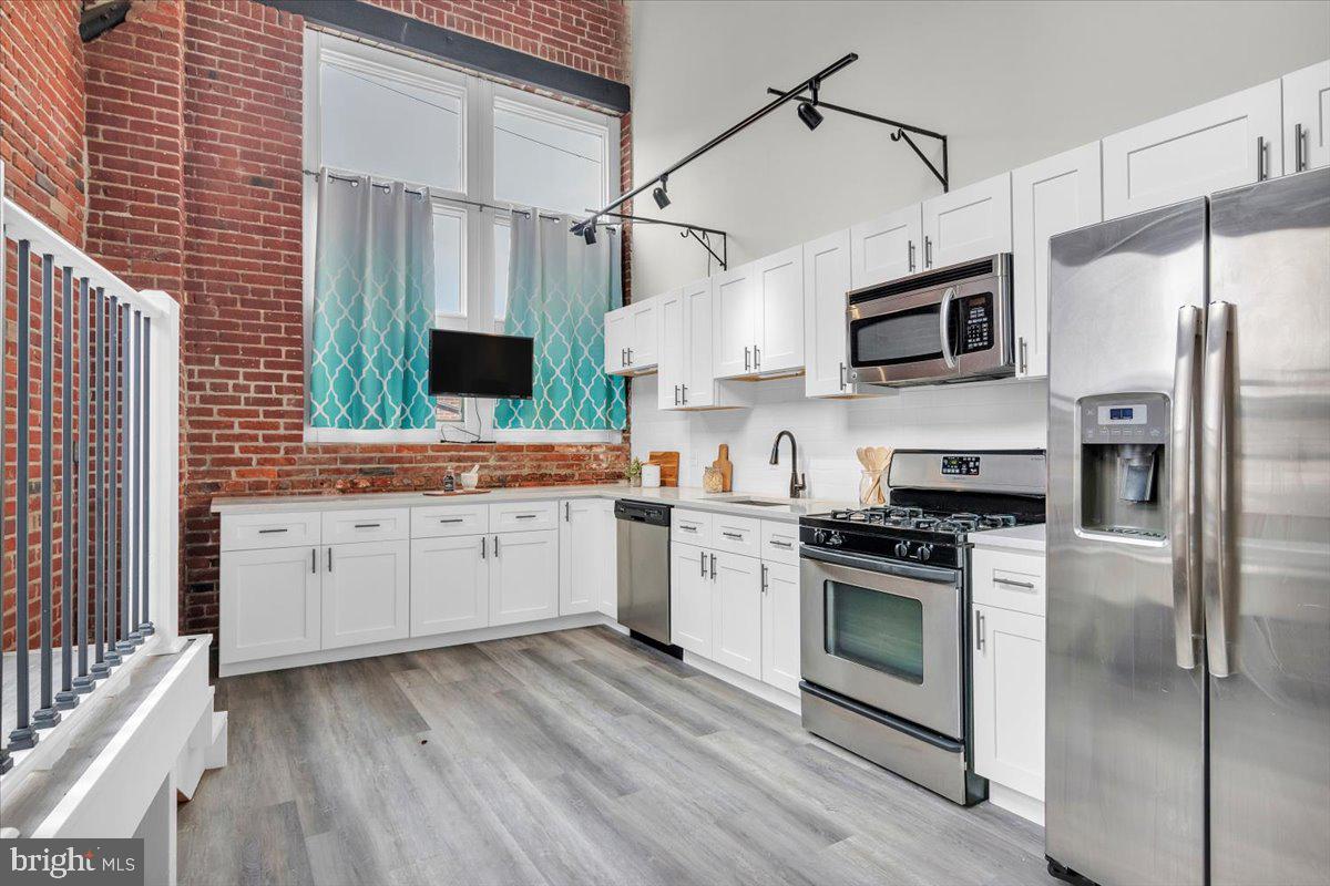 810 N HANCOCK STREET 7