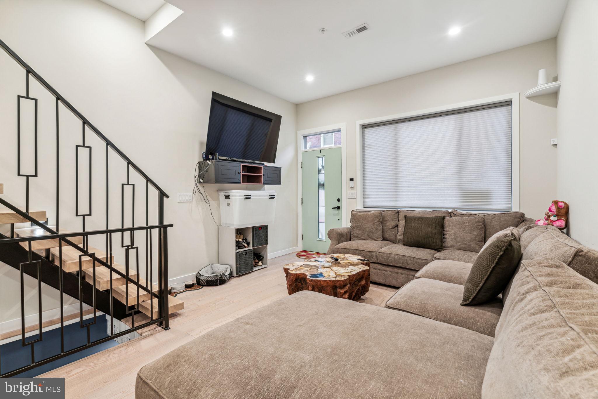 2626 EARP STREET