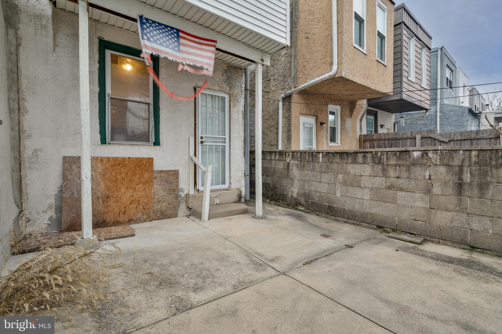 2046 MORRIS STREET