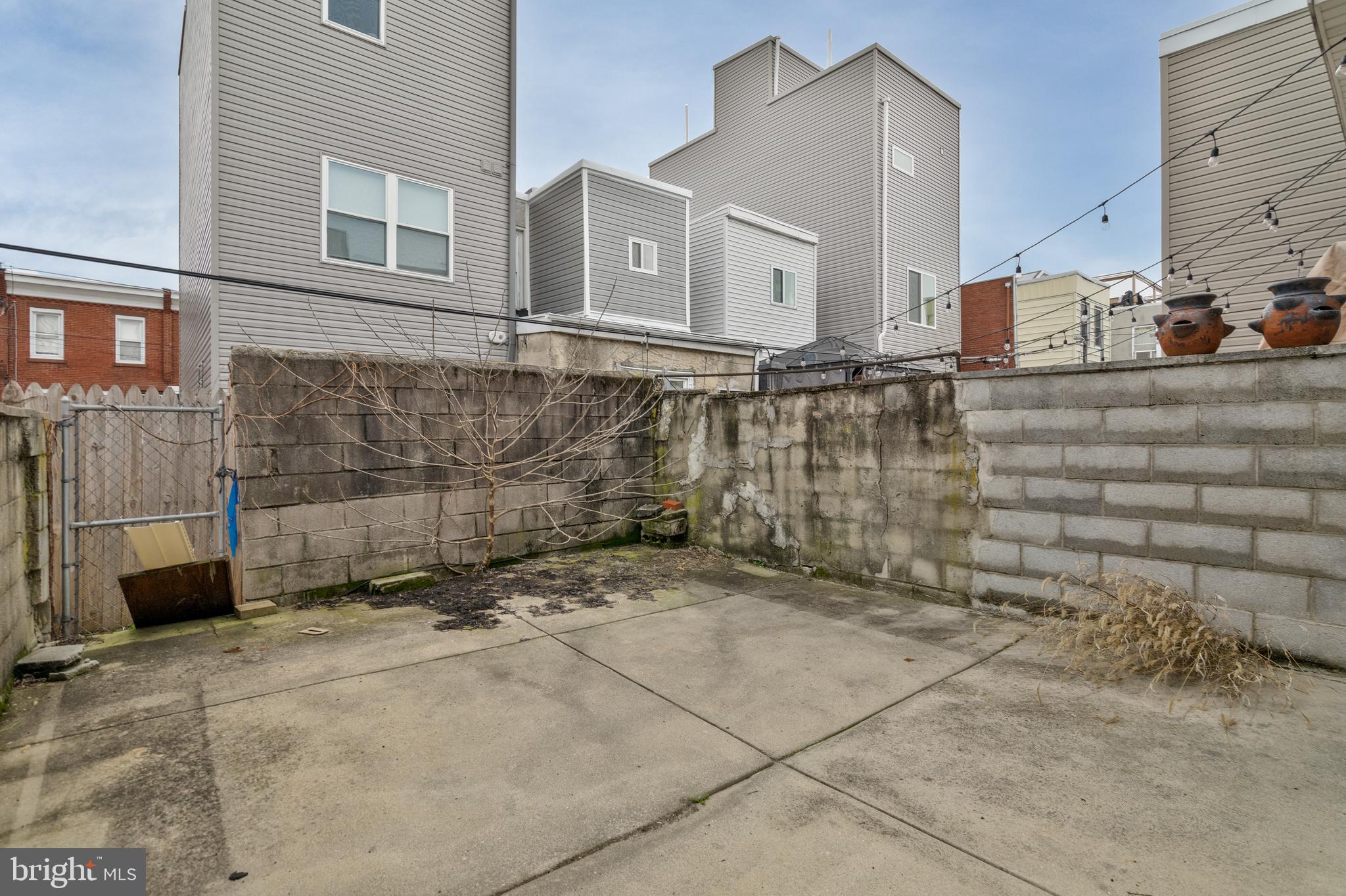 2046 MORRIS STREET