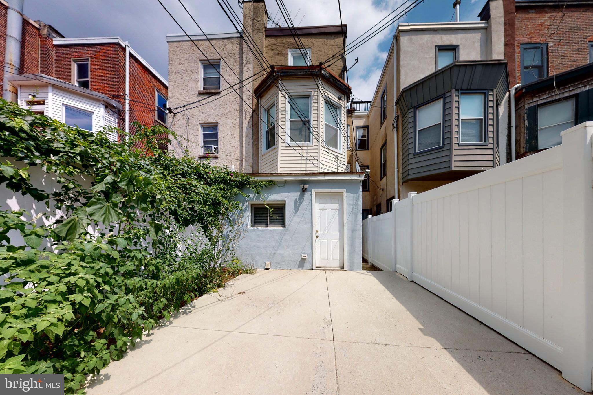 804 CORINTHIAN AVENUE