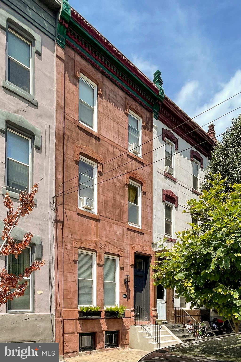804 CORINTHIAN AVENUE