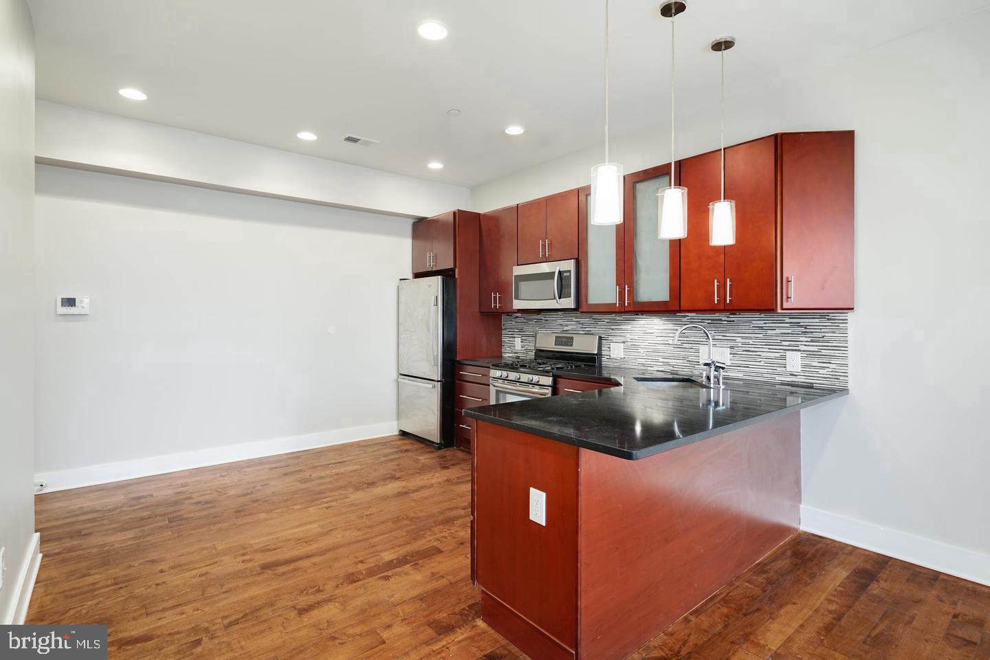 1535 N PHILIP STREET 39 14