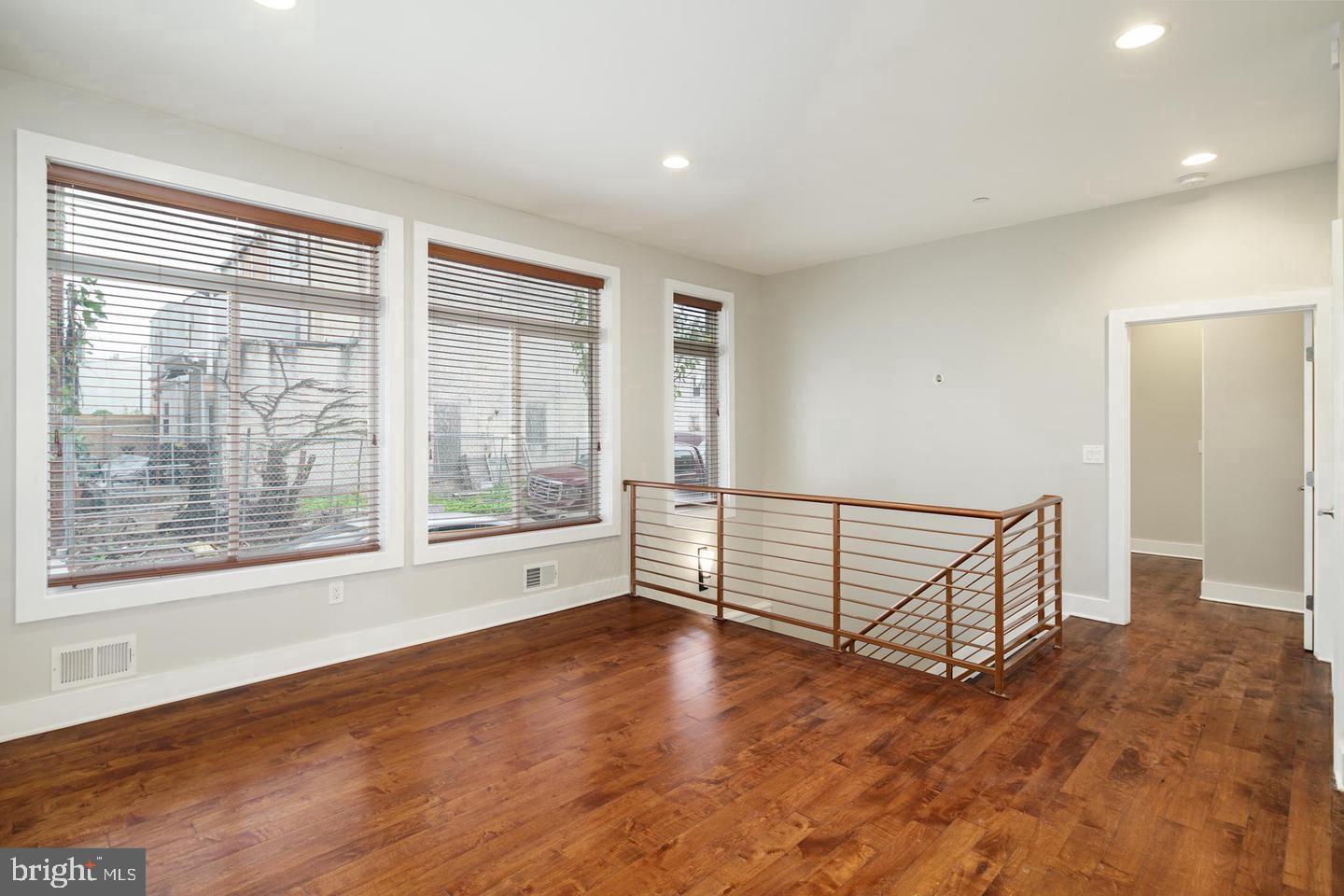 1535 N PHILIP STREET 39 14