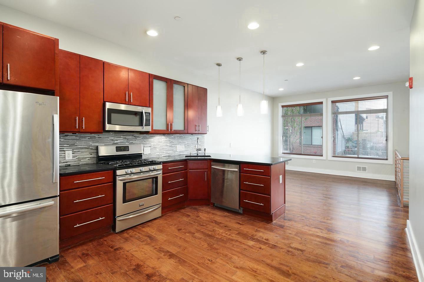 1535 N PHILIP STREET 39 14