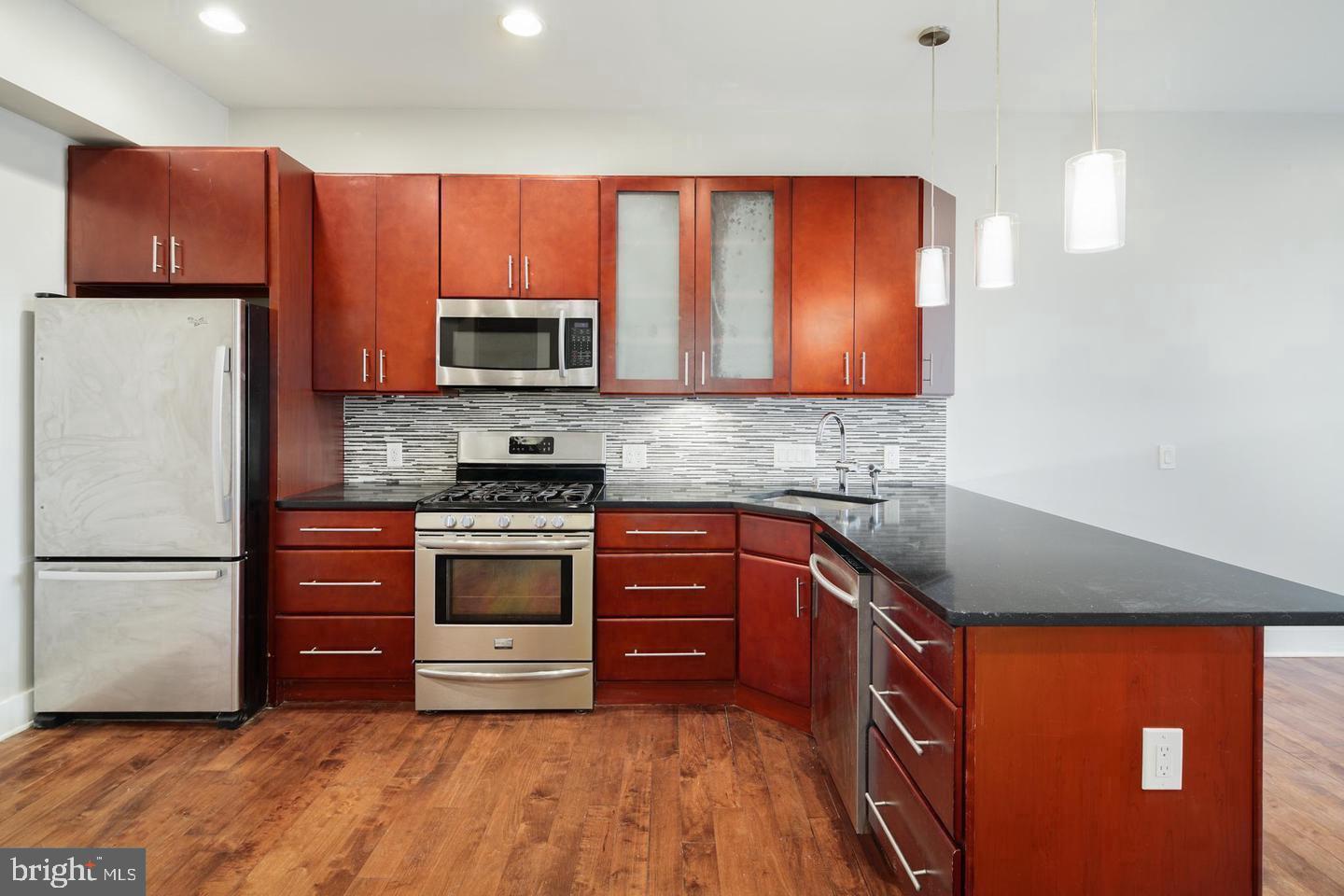 1535 N PHILIP STREET 39 14