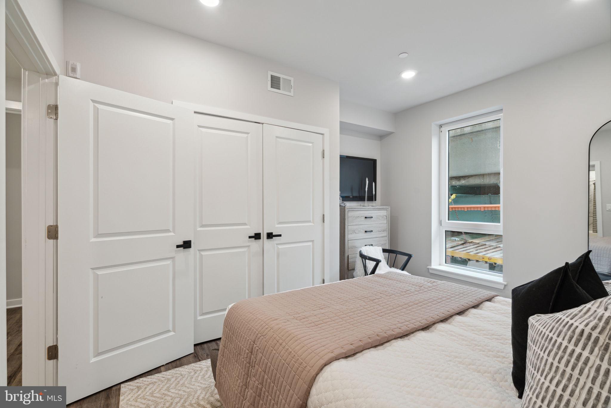 101 W OXFORD STREET 405