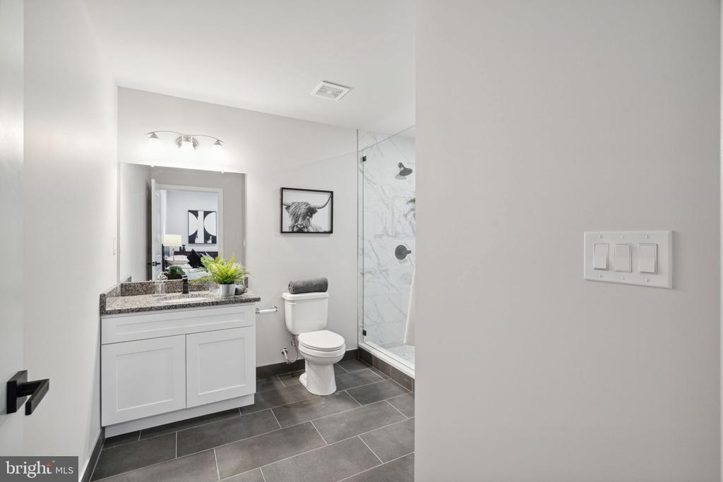 101 W OXFORD STREET 405