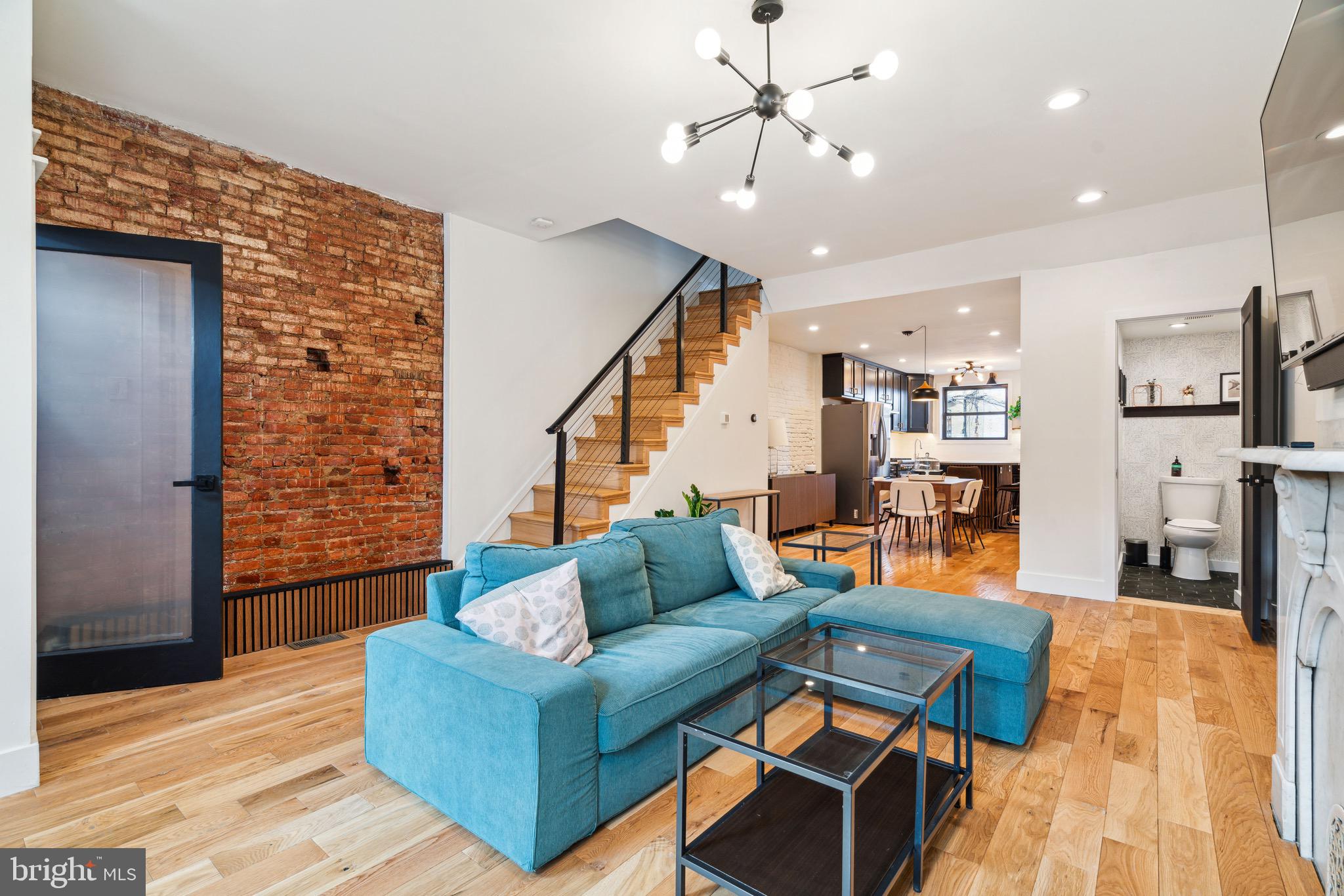 1131 DICKINSON STREET