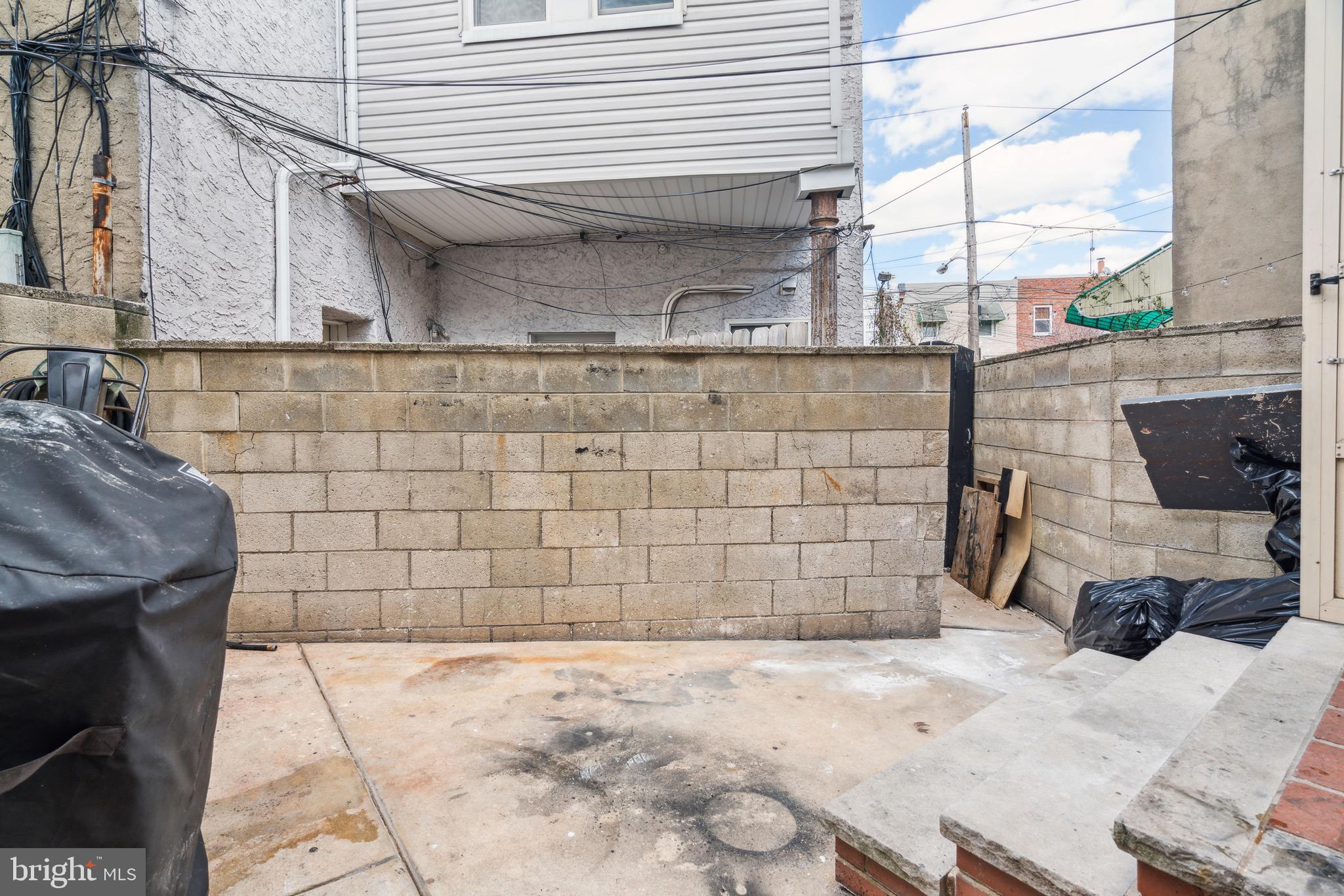 1131 DICKINSON STREET