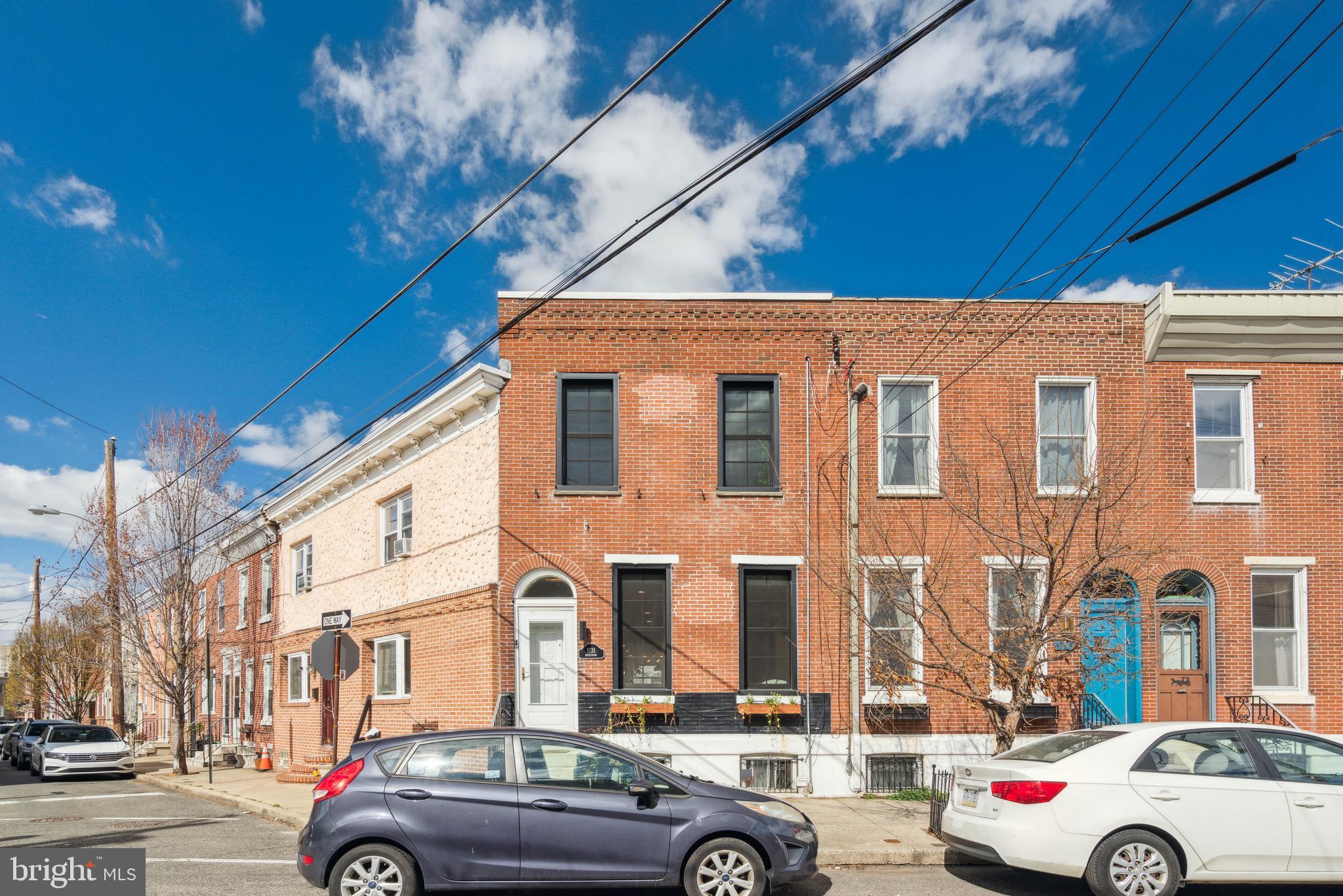 1131 DICKINSON STREET
