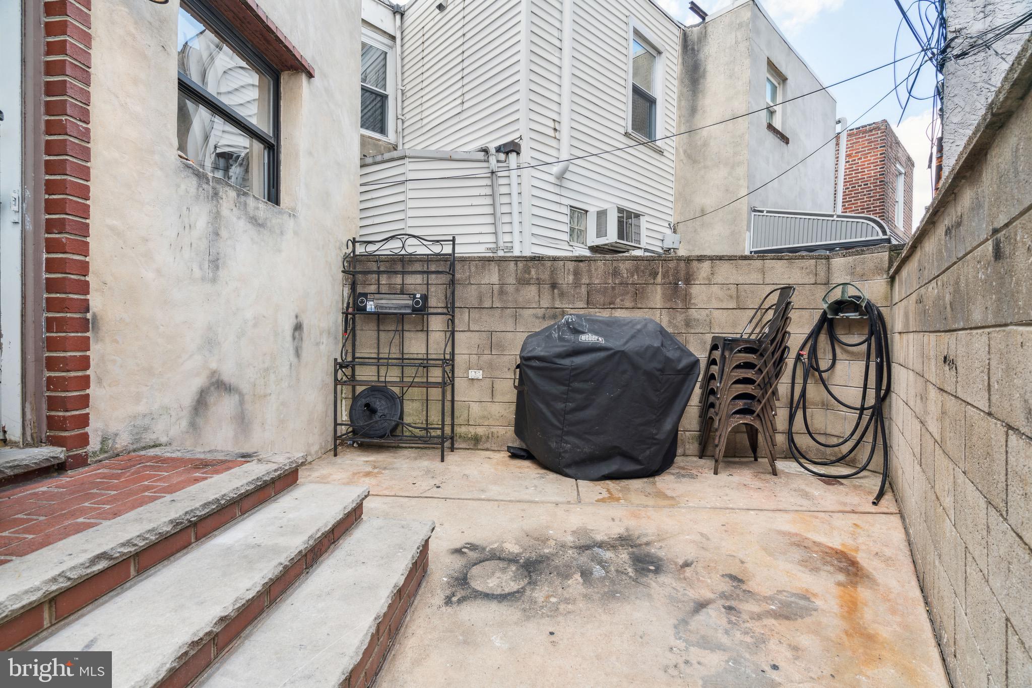 1131 DICKINSON STREET