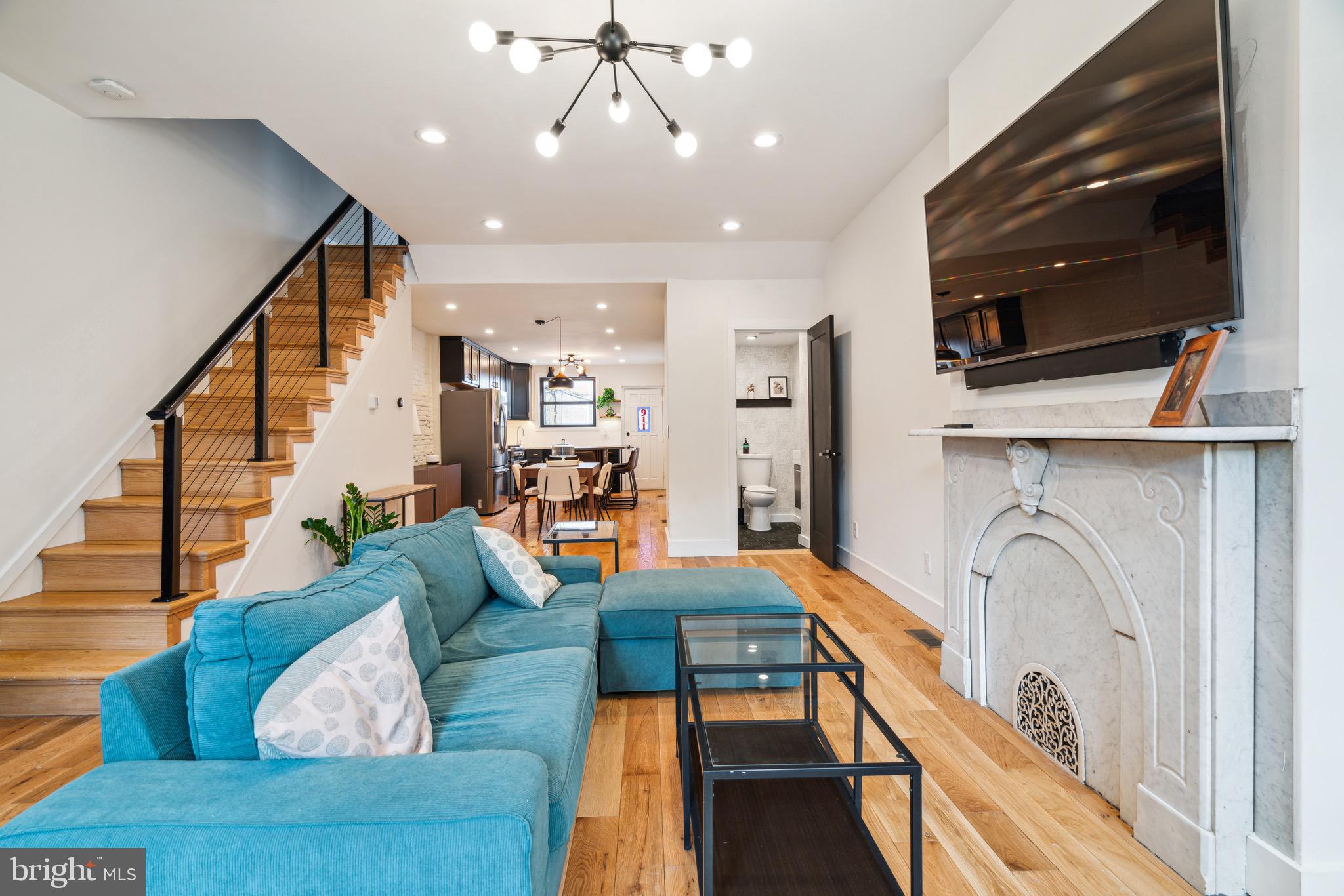 1131 DICKINSON STREET