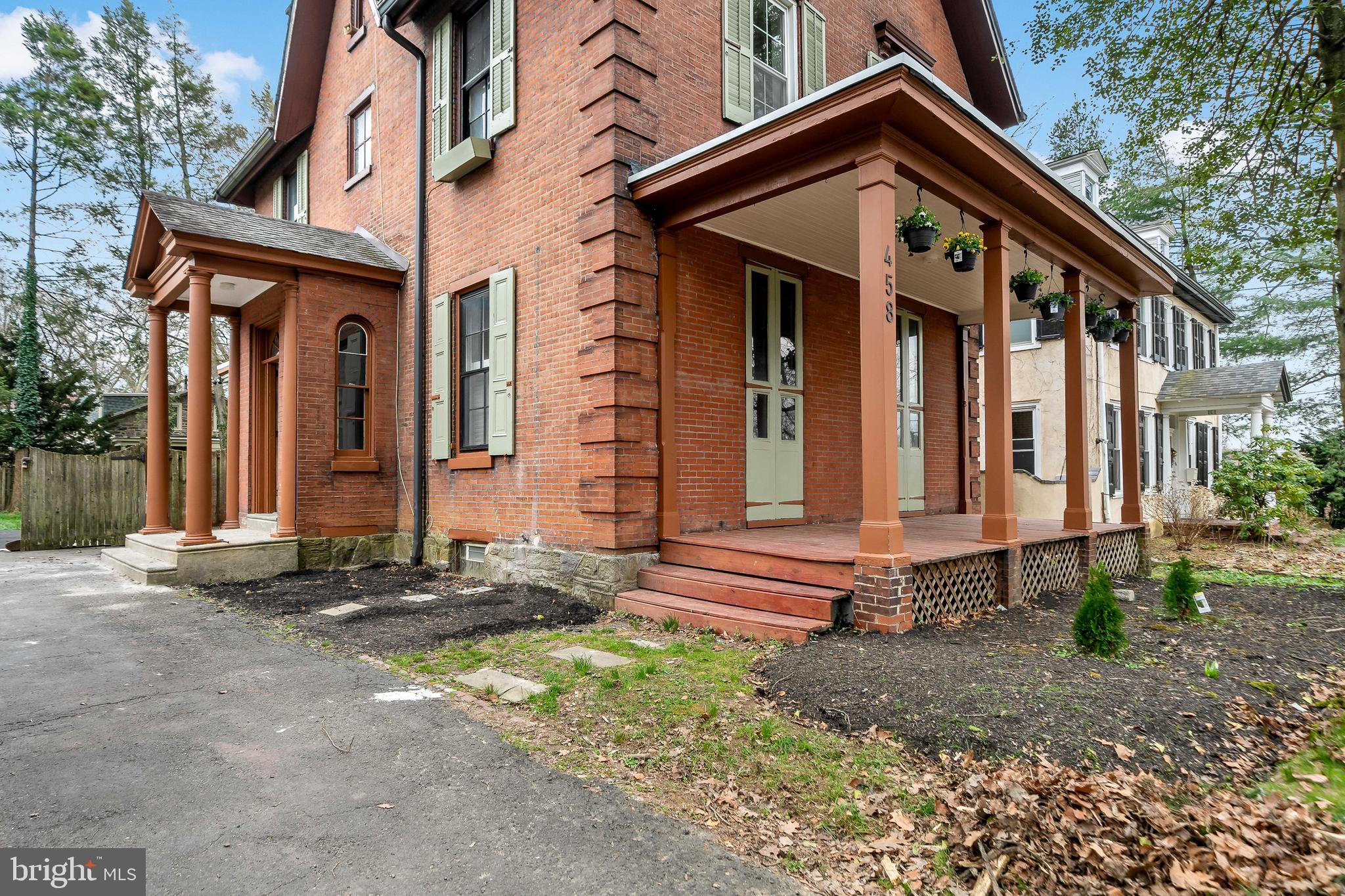 458 E LOCUST AVENUE