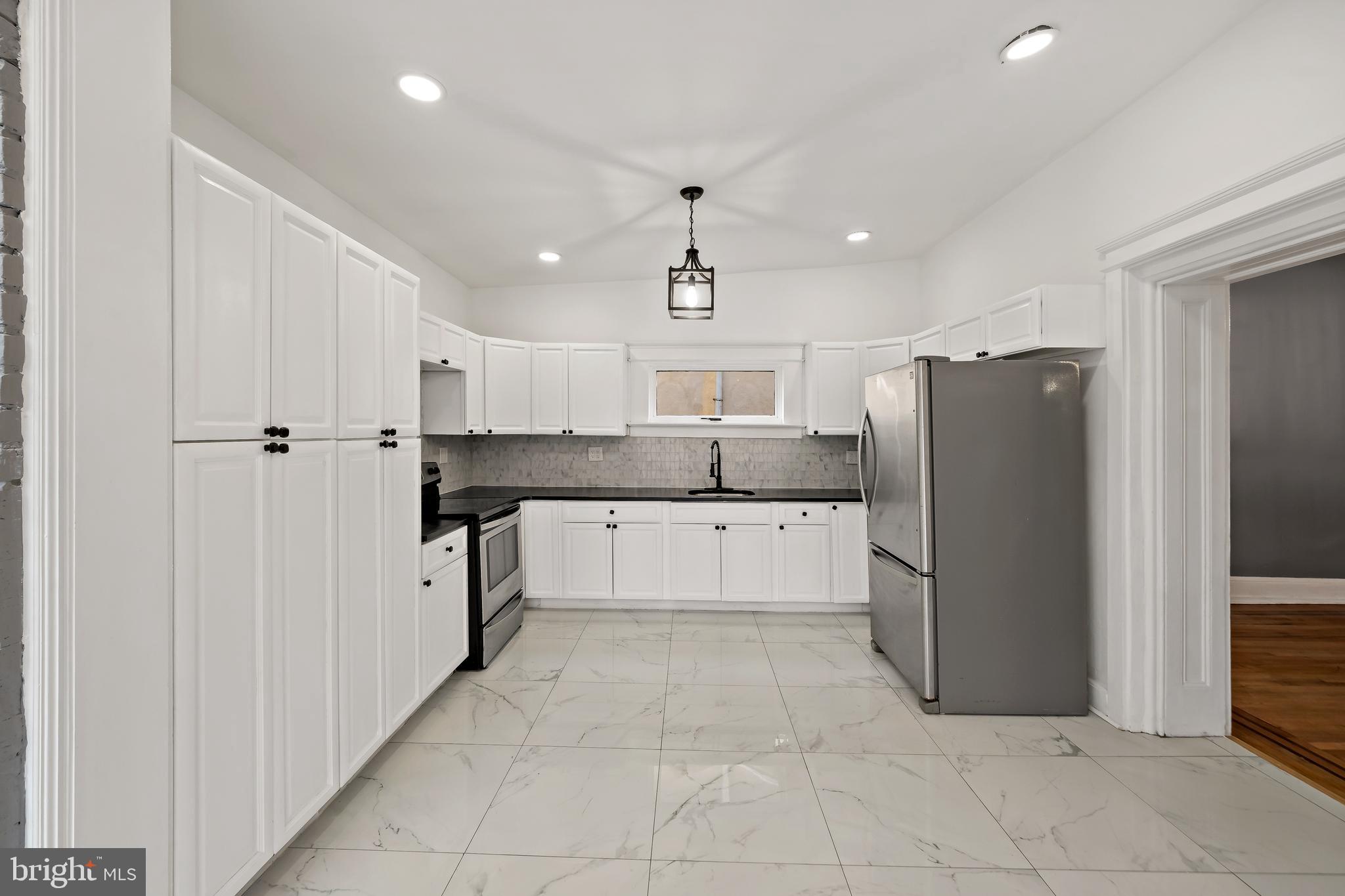 458 E LOCUST AVENUE