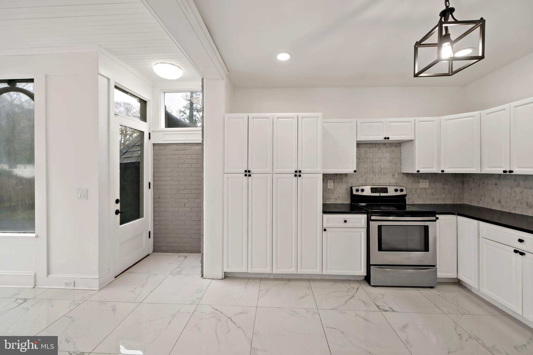 458 E LOCUST AVENUE