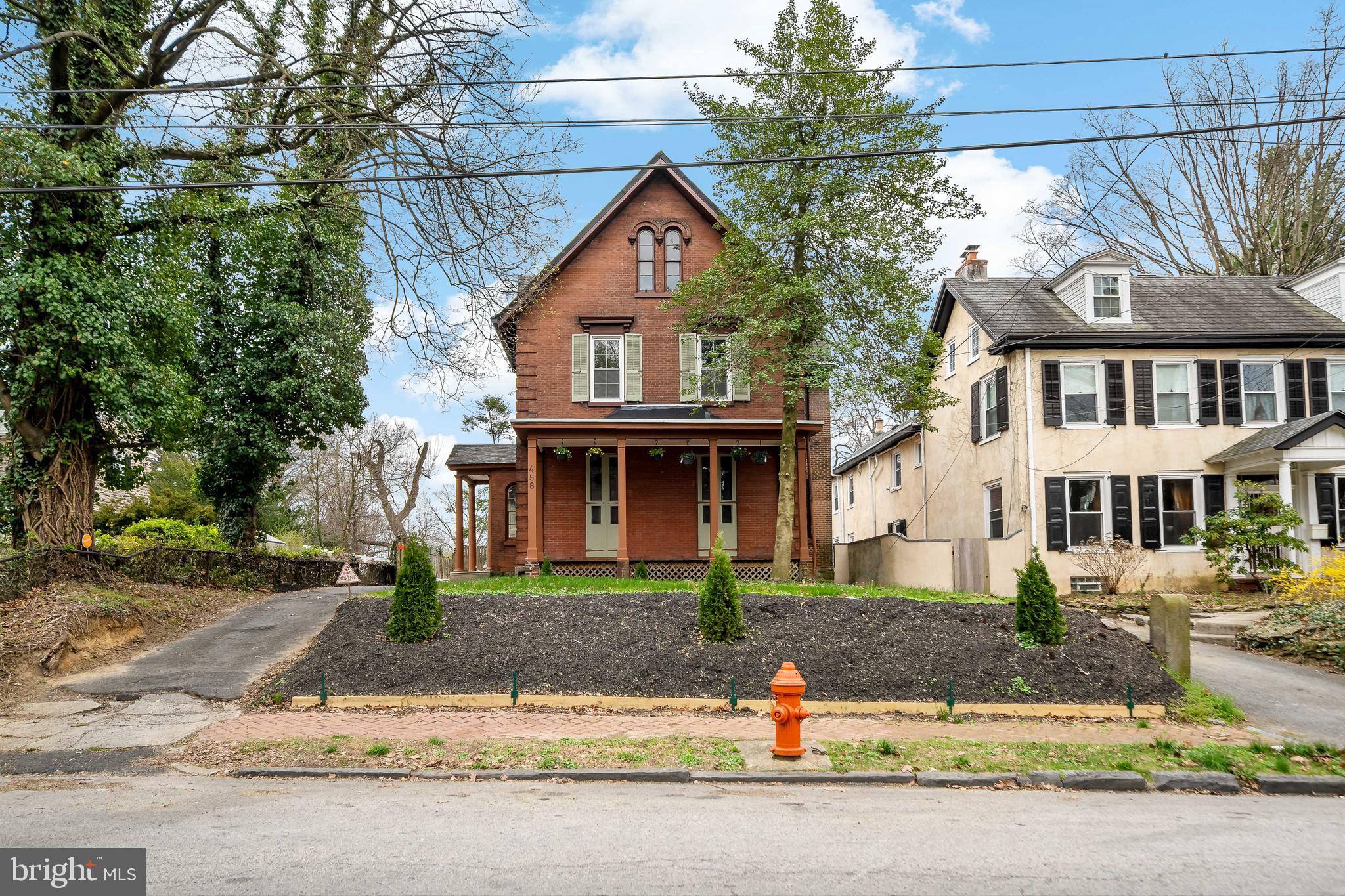 458 E LOCUST AVENUE