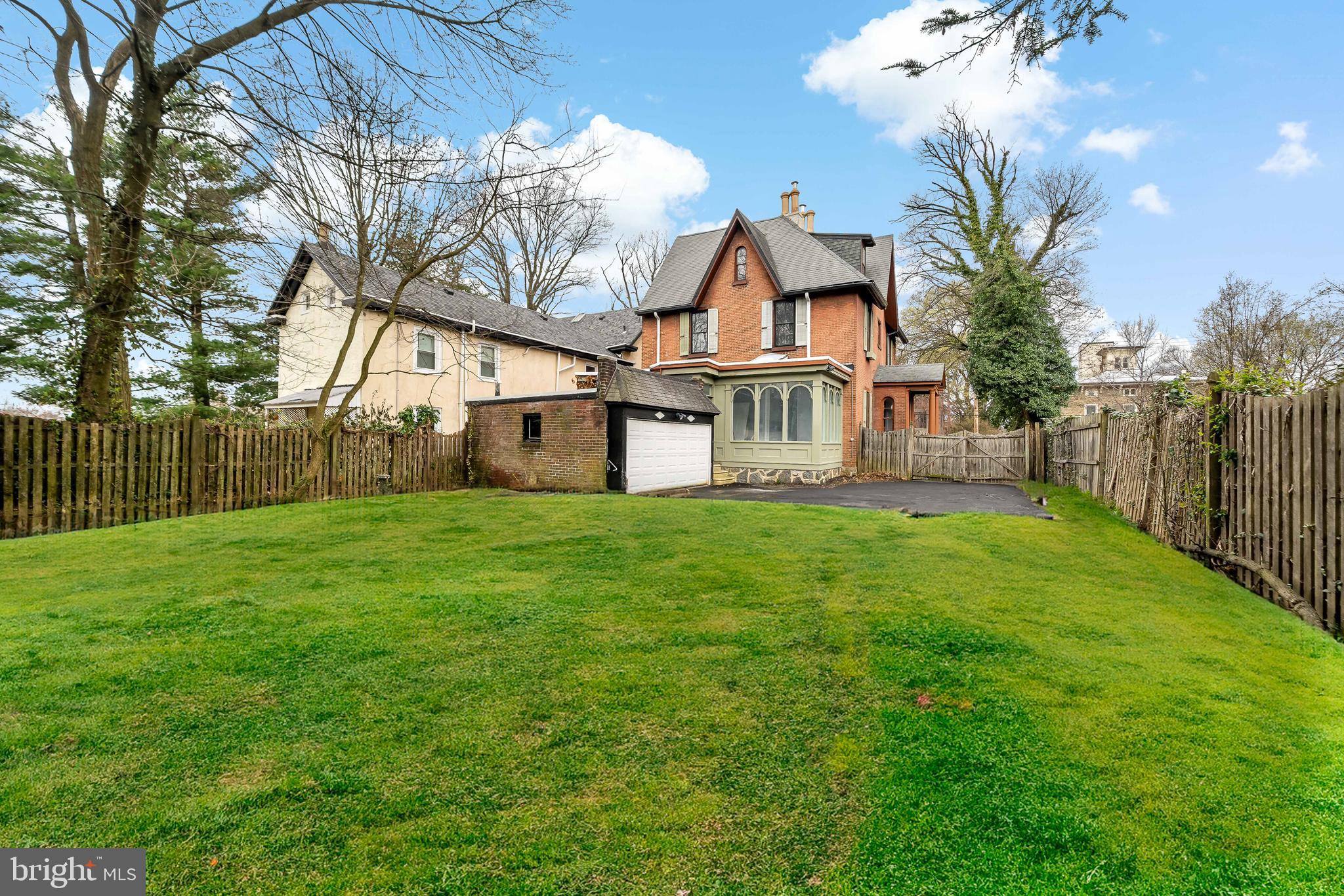 458 E LOCUST AVENUE