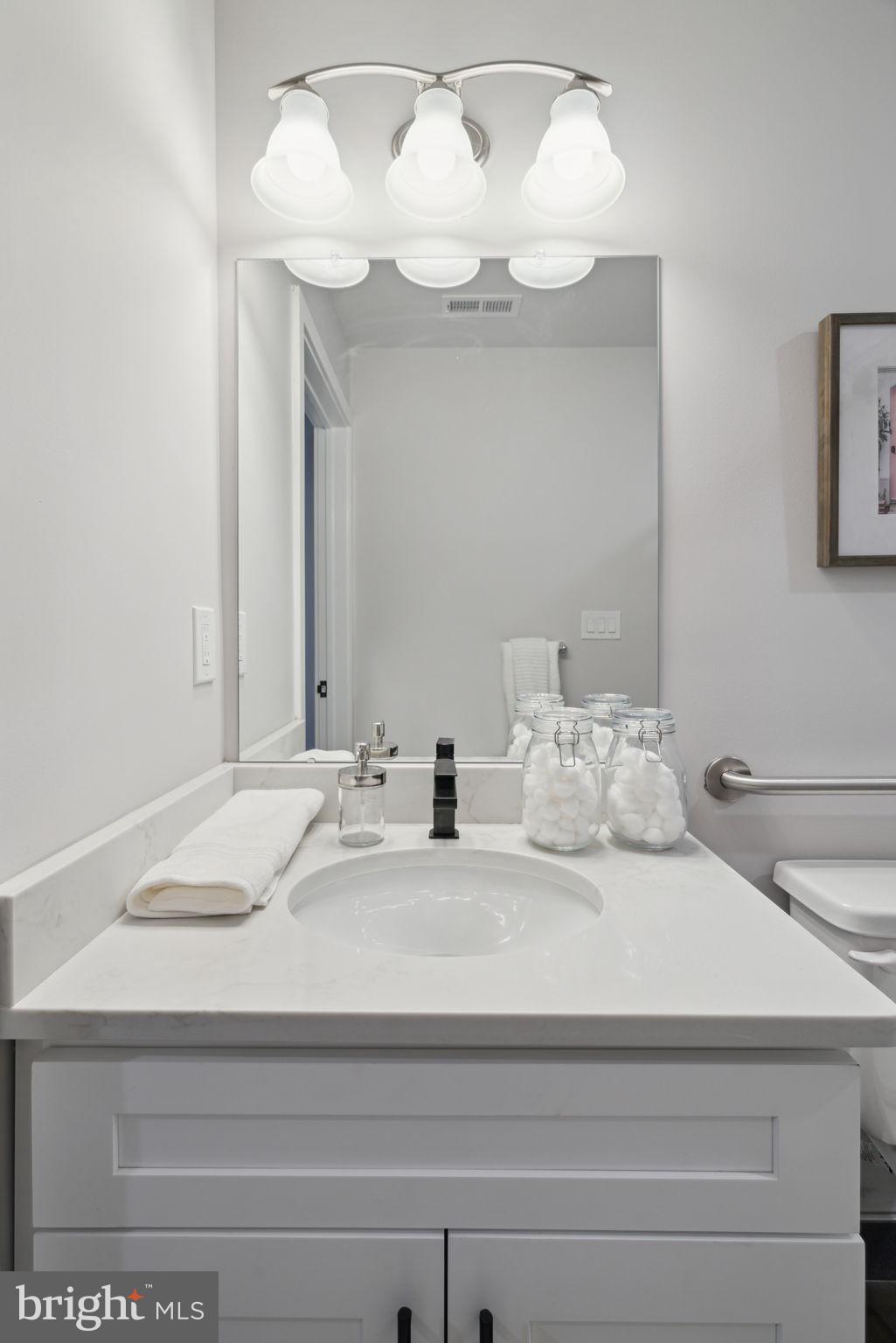 101 W OXFORD STREET 207