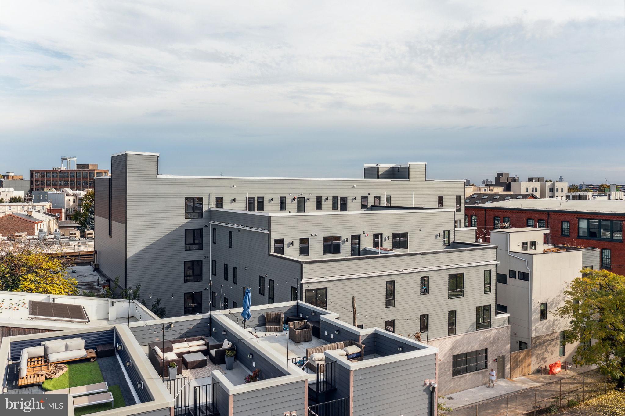 101 W OXFORD STREET 207