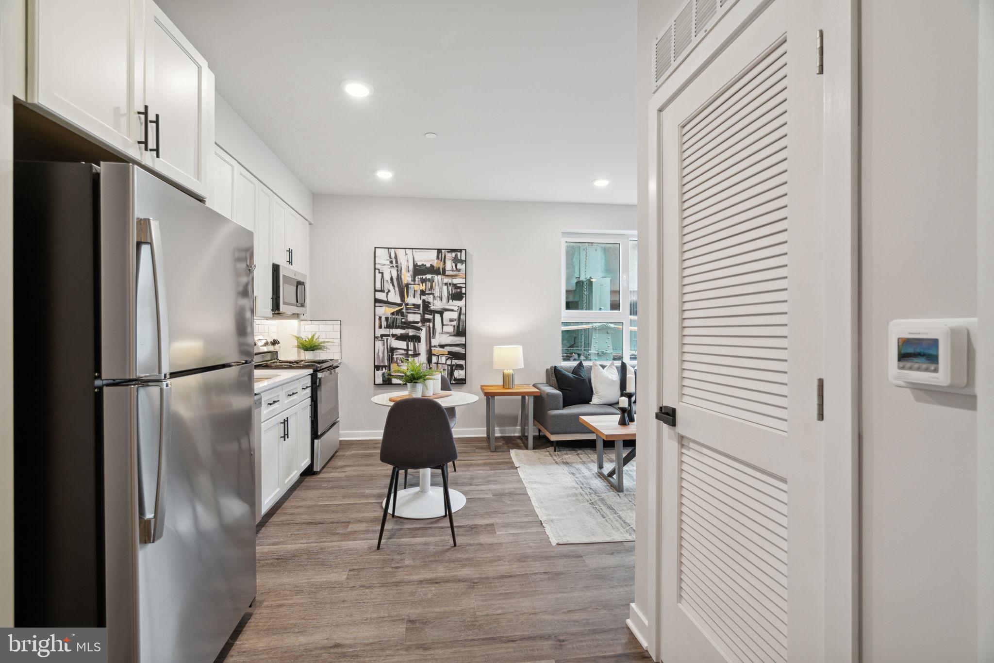 101 W OXFORD STREET 207