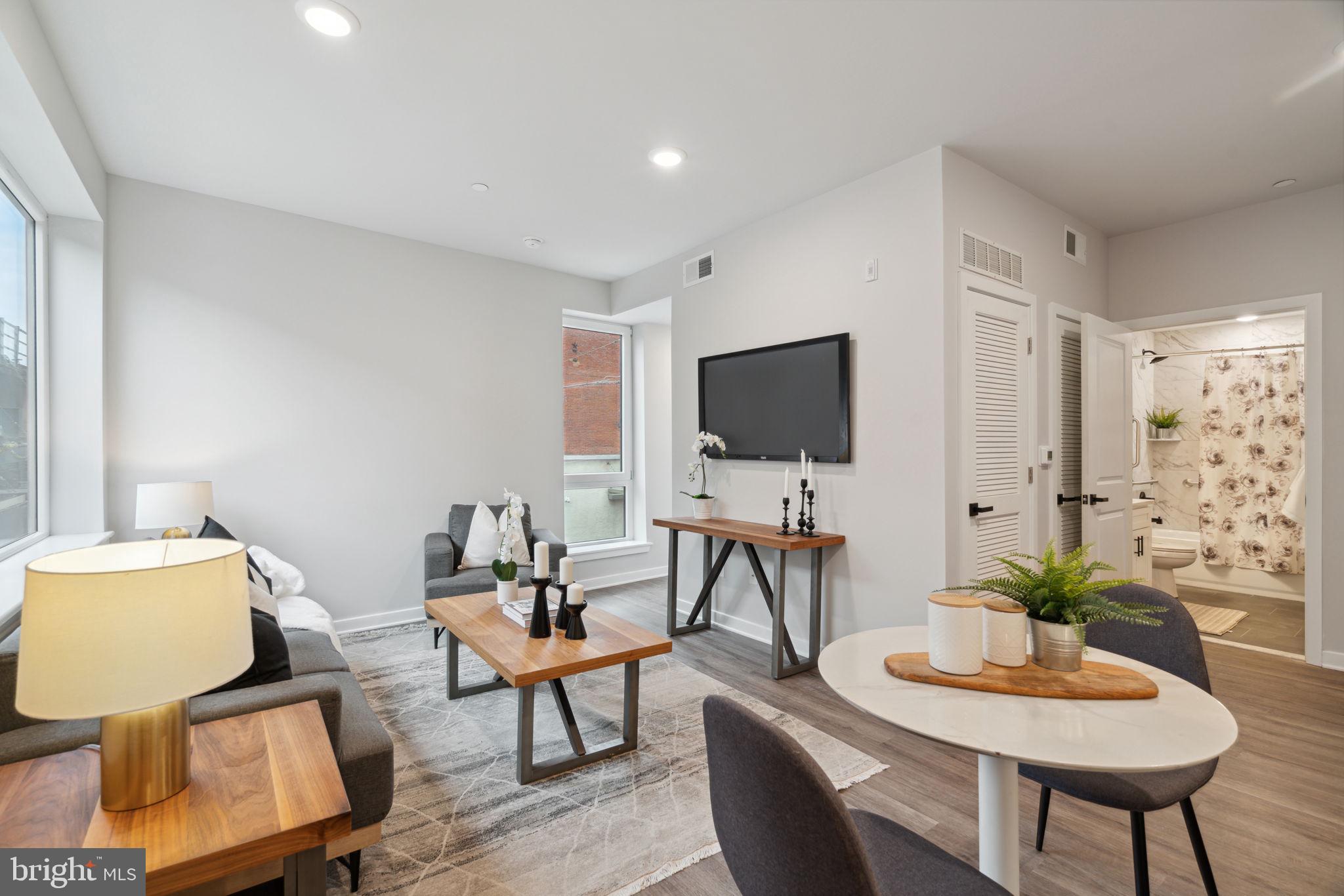 101 W OXFORD STREET 207