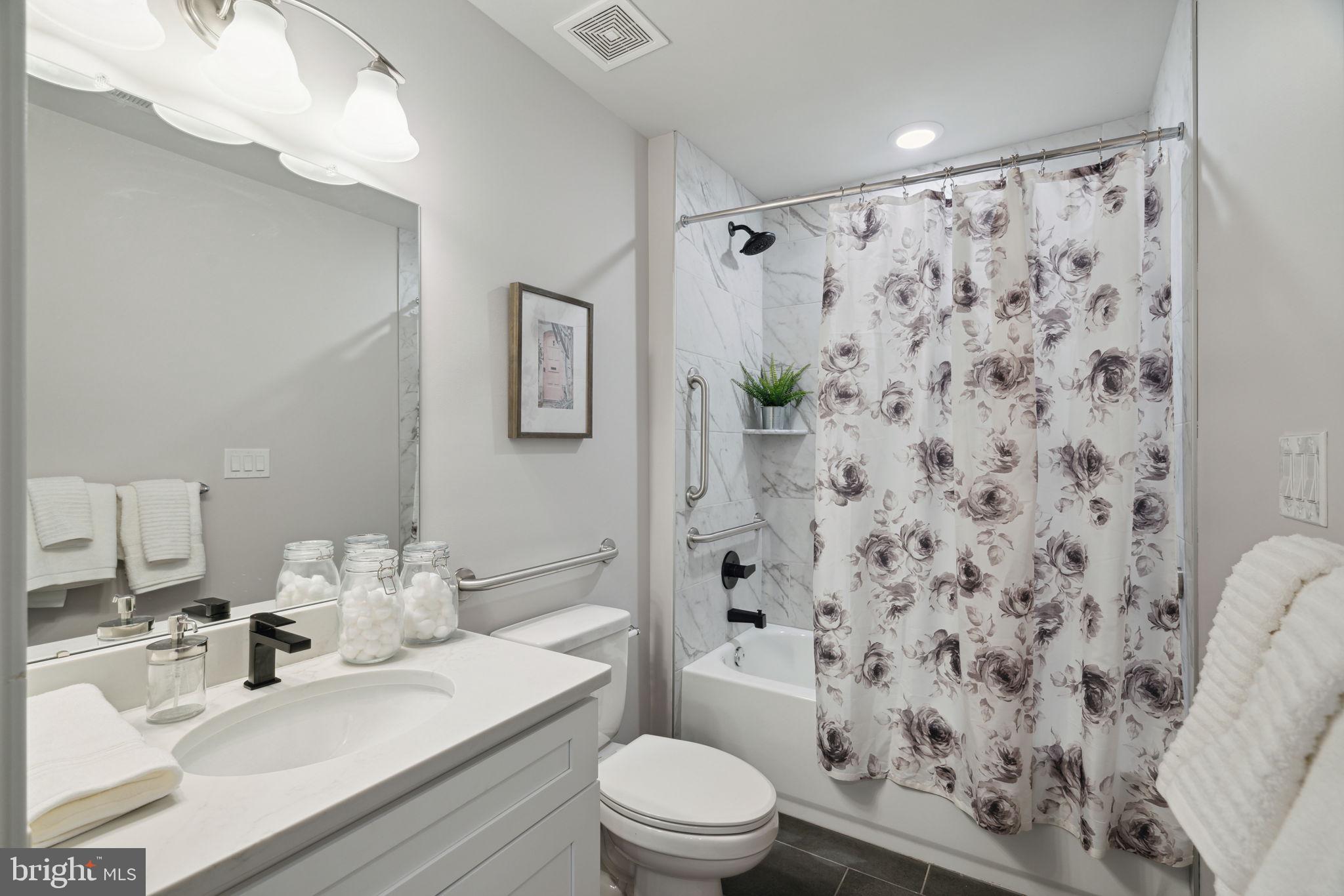 101 W OXFORD STREET 207