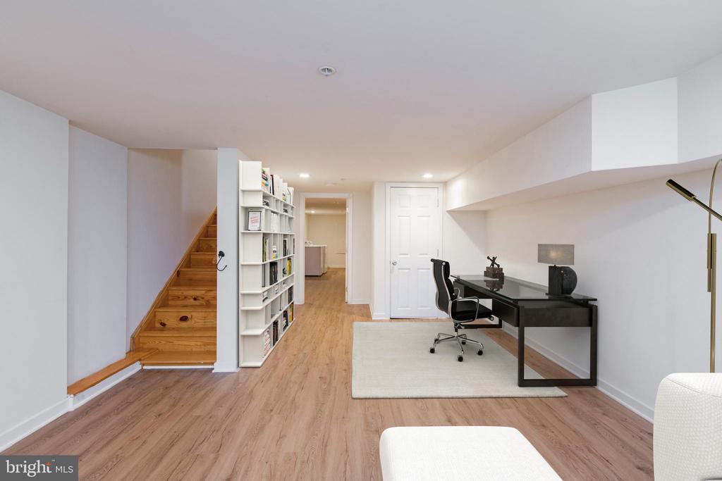 1536 CHRISTIAN STREET