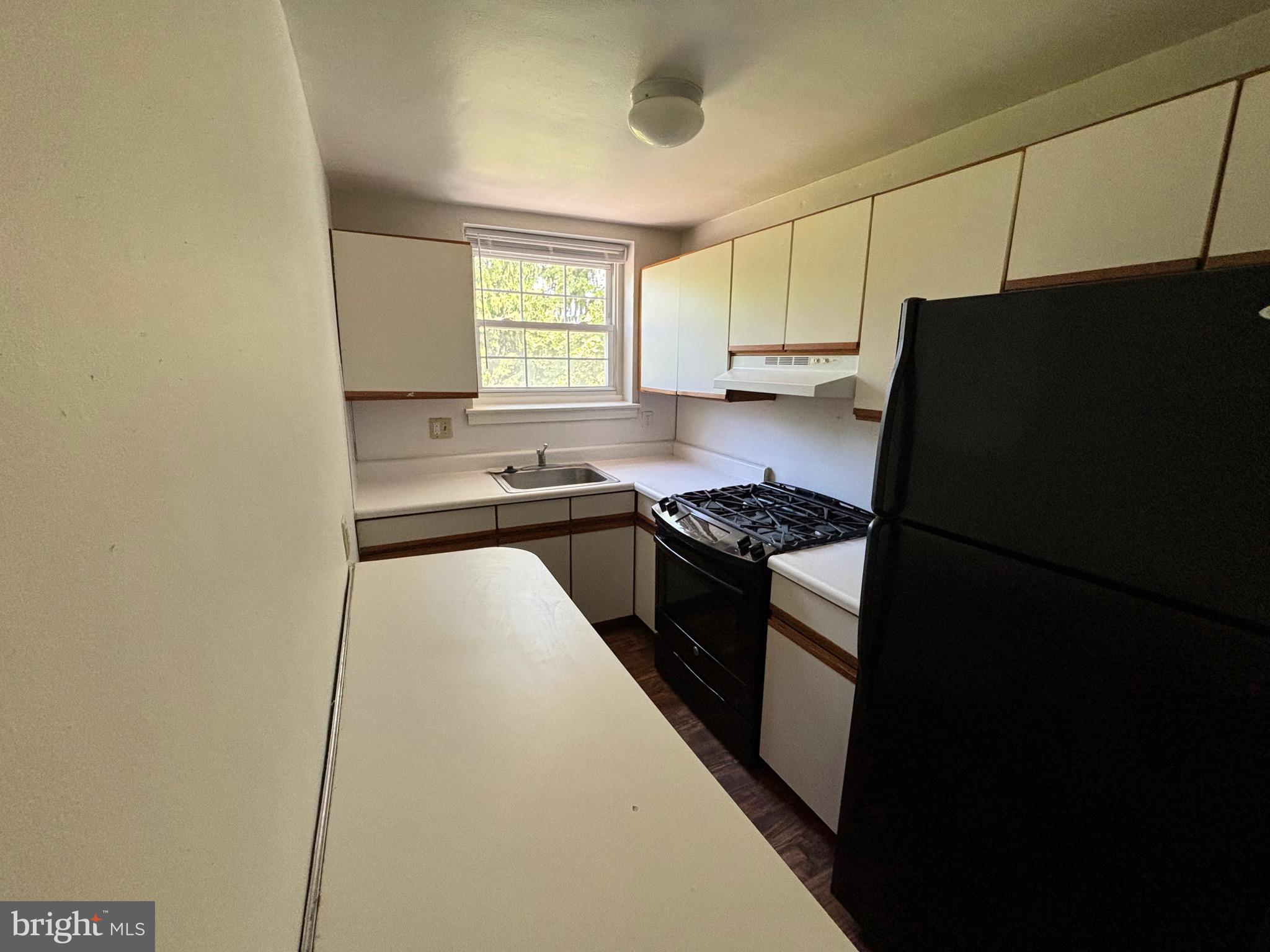 525 E VERNON ROAD 2