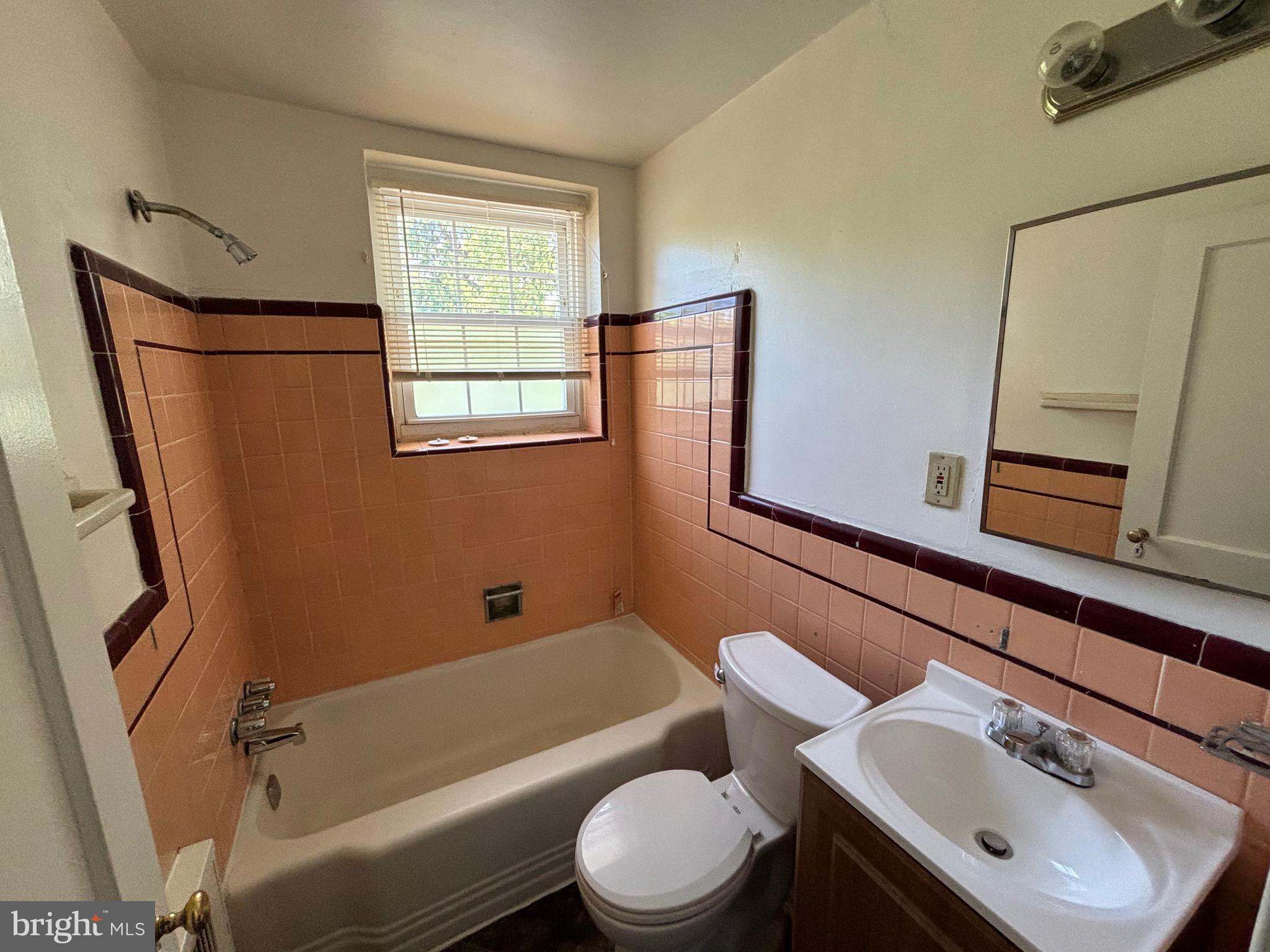 525 E VERNON ROAD 2