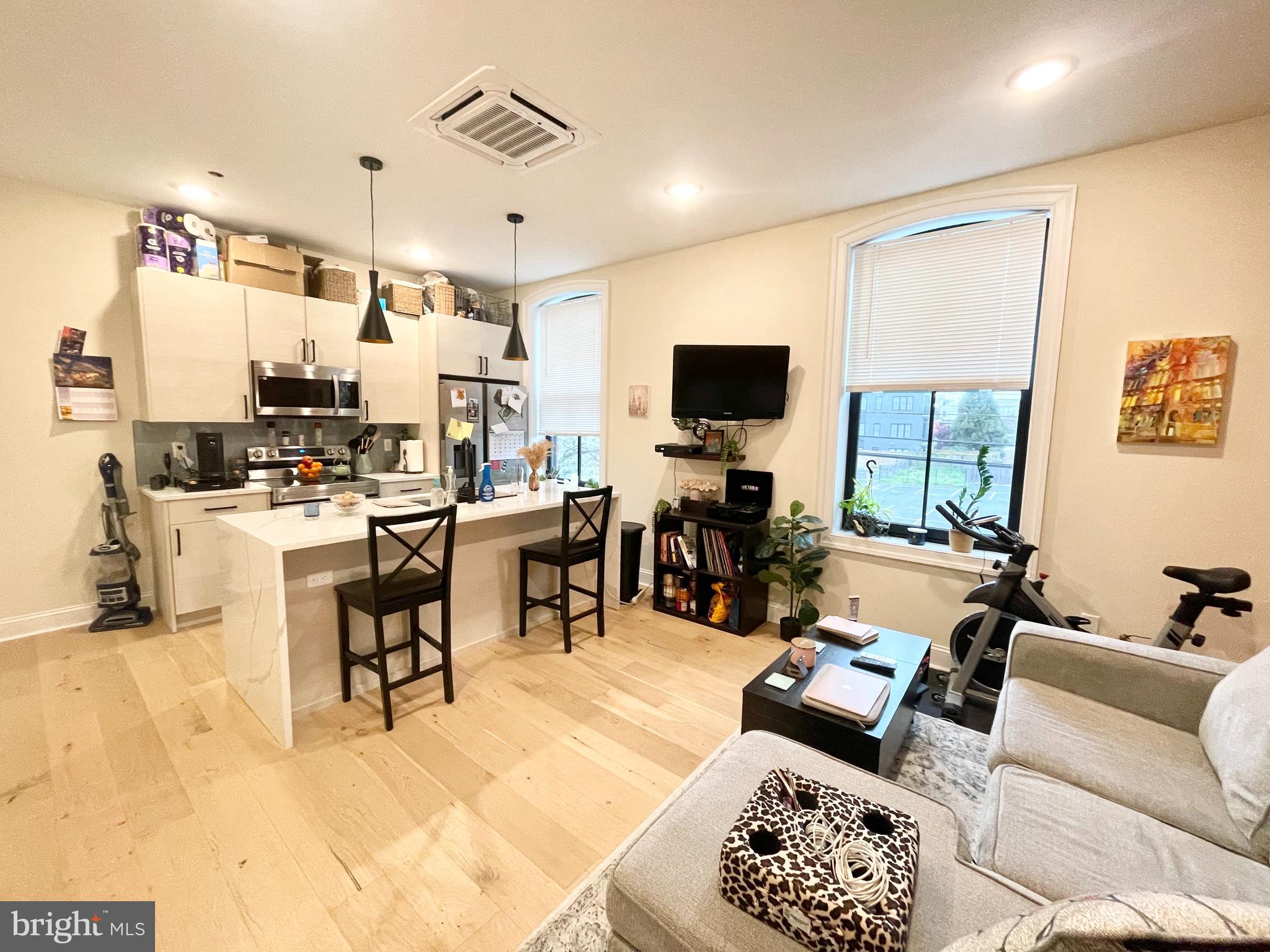649 N 15TH STREET 2F