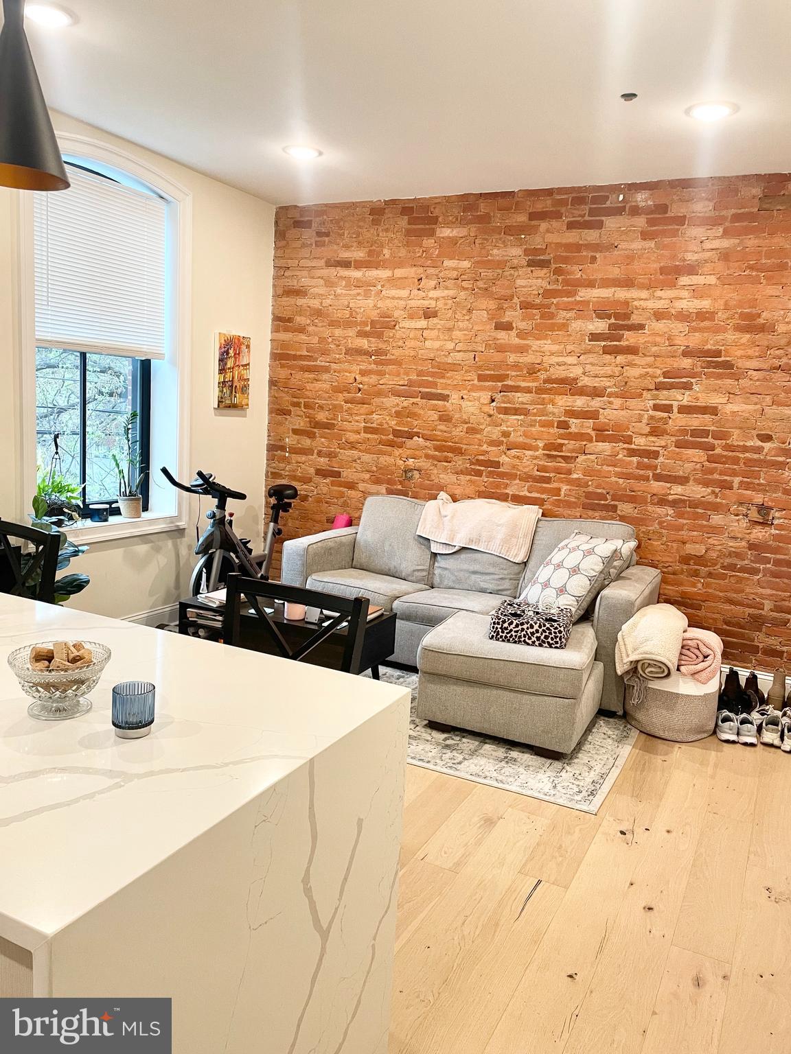 649 N 15TH STREET 2F