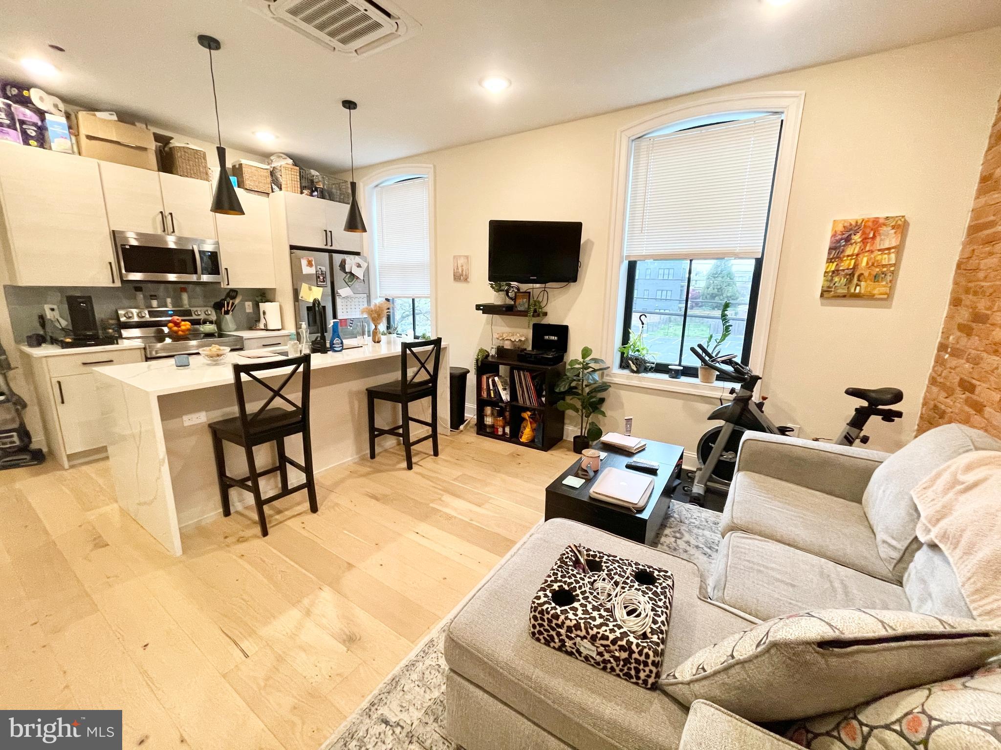 649 N 15TH STREET 2F
