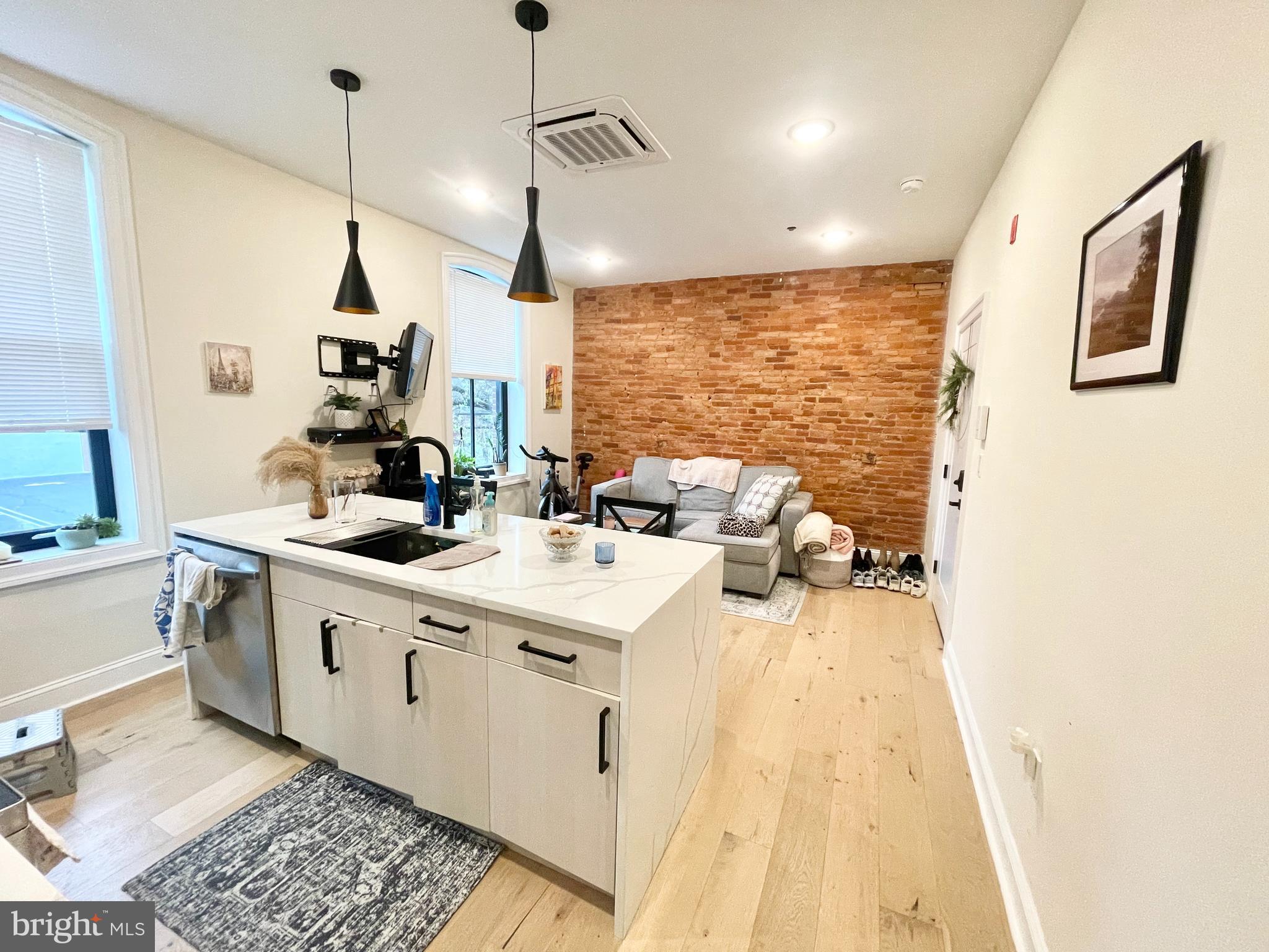 649 N 15TH STREET 2F