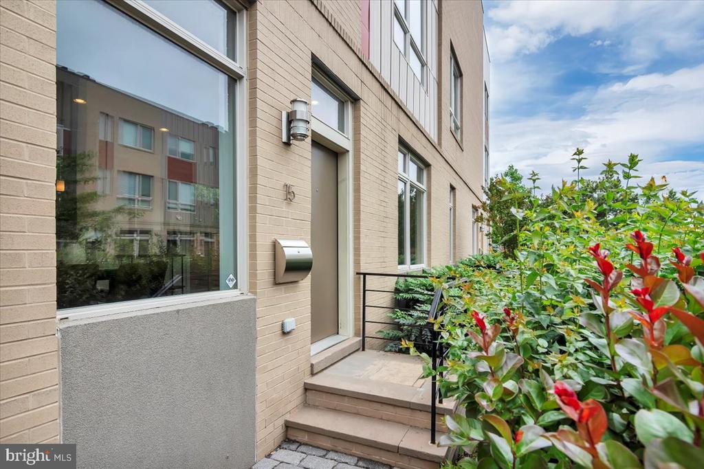 740 S COLUMBUS BOULEVARD 15