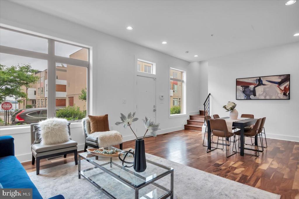 740 S COLUMBUS BOULEVARD 15