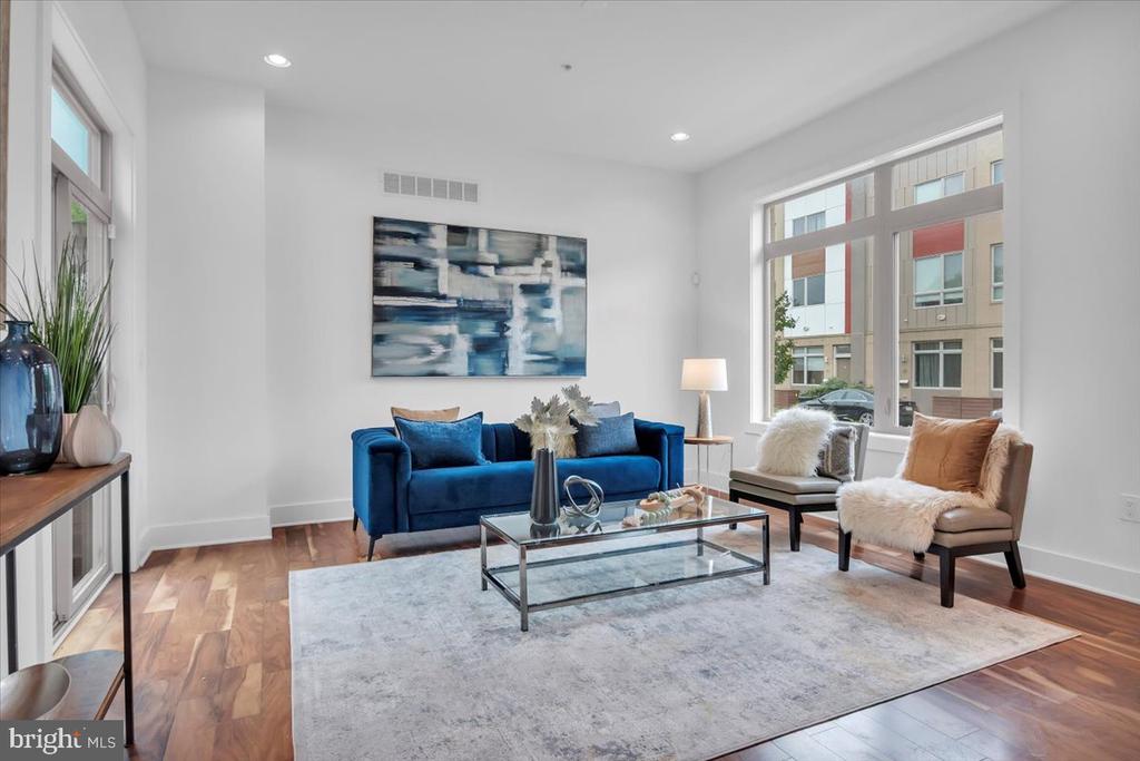 740 S COLUMBUS BOULEVARD 15