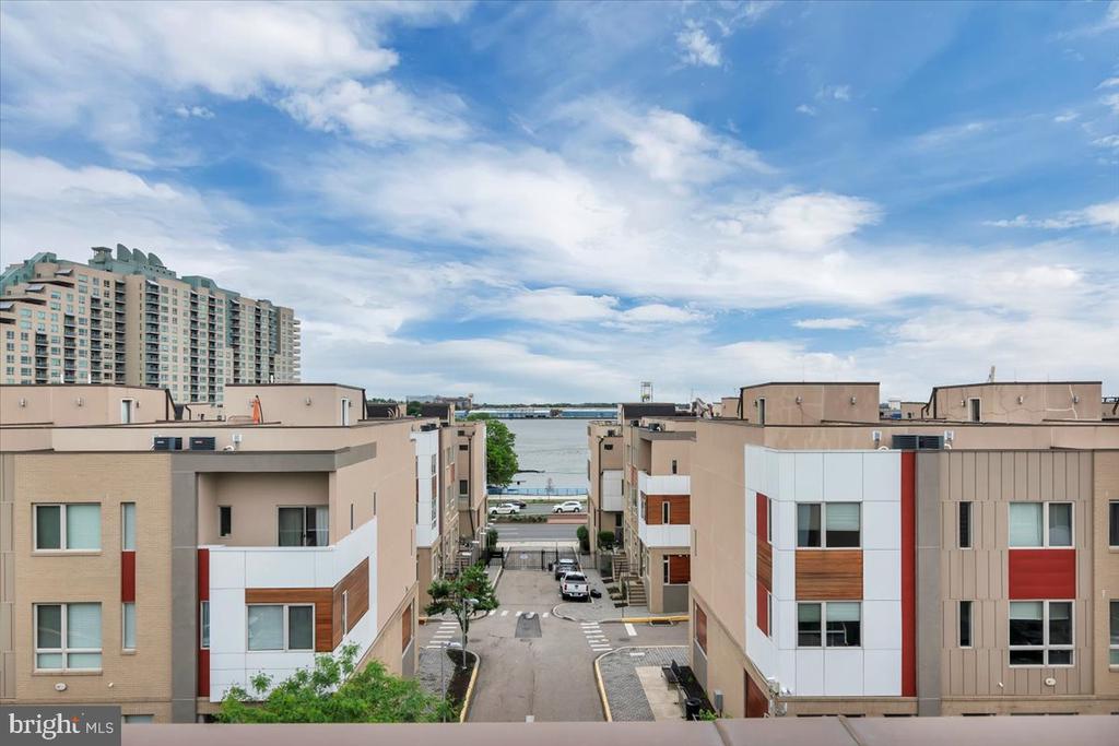 740 S COLUMBUS BOULEVARD 15