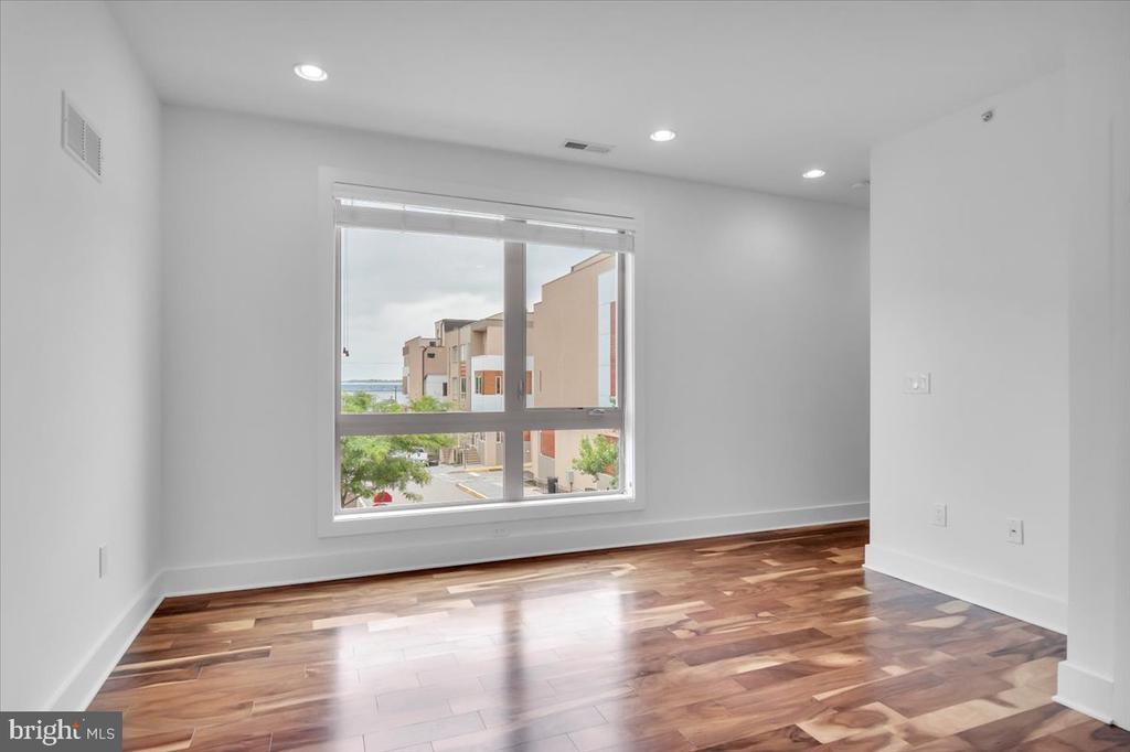 740 S COLUMBUS BOULEVARD 15