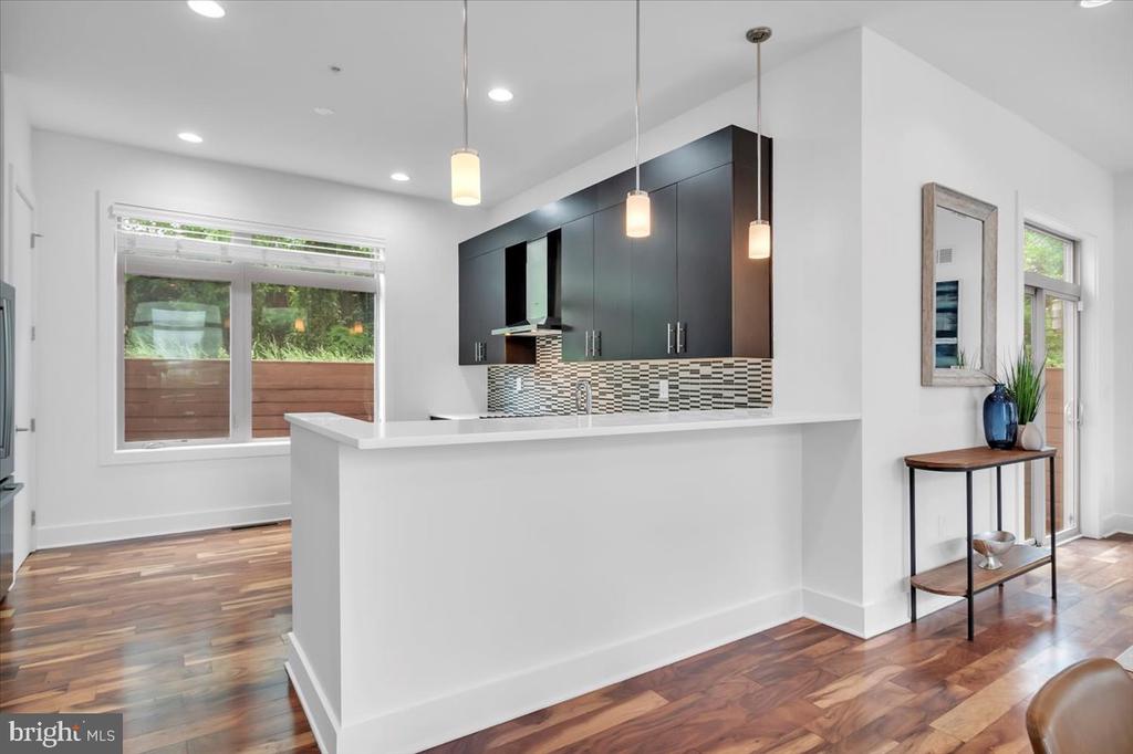 740 S COLUMBUS BOULEVARD 15