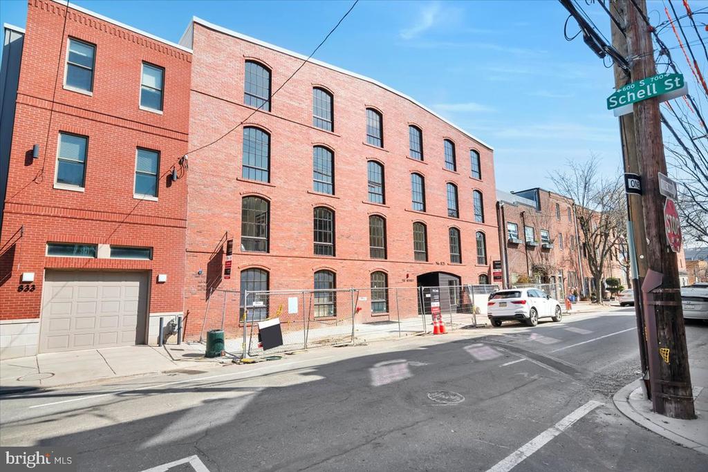 825 BAINBRIDGE STREET 301