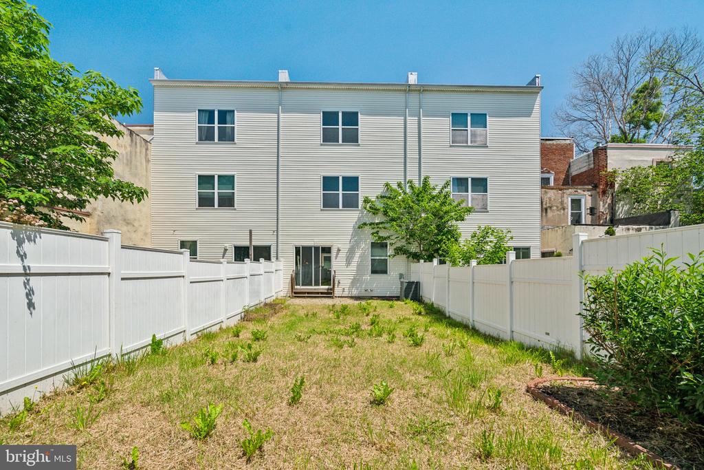 516 MONTROSE STREET