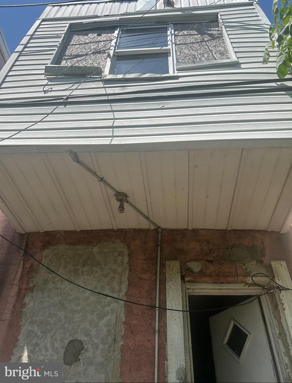 826 E MADISON STREET