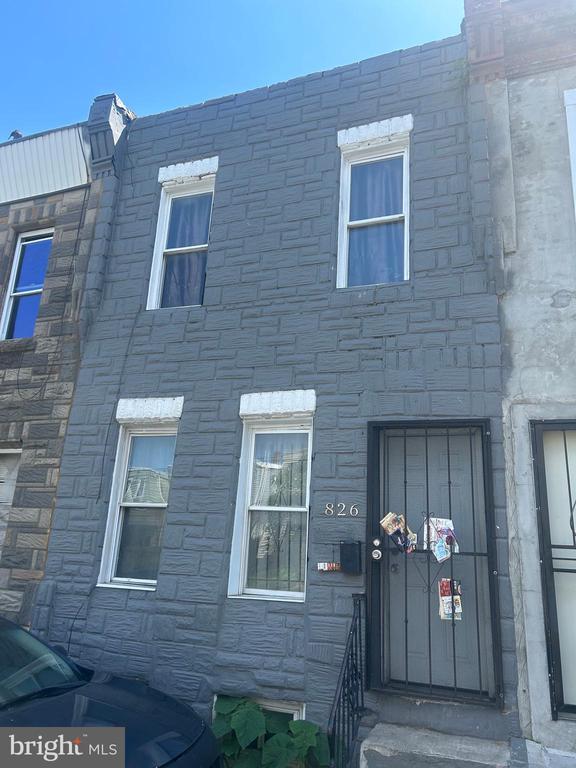 826 E MADISON STREET