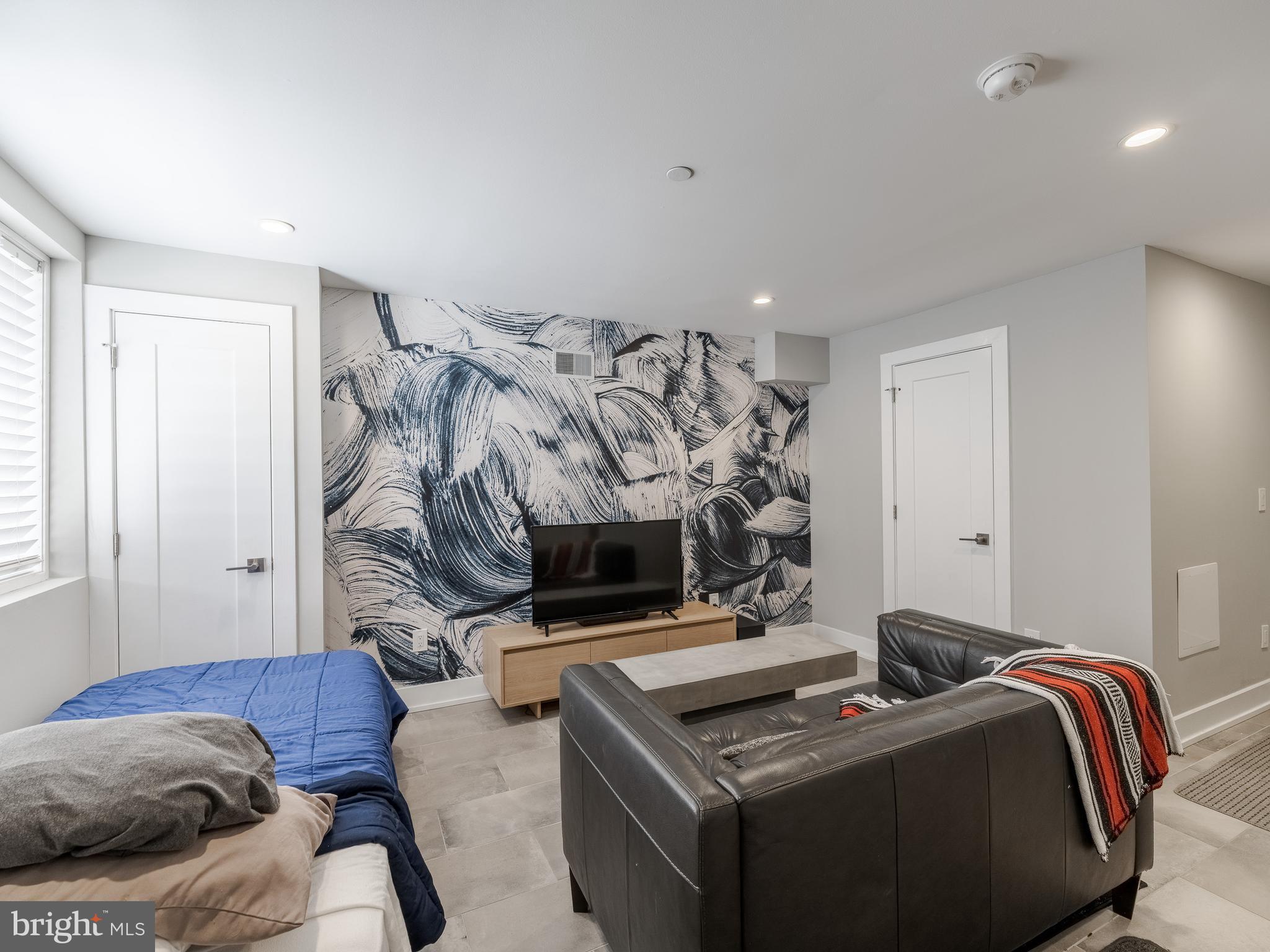 129 W ALLEN STREET